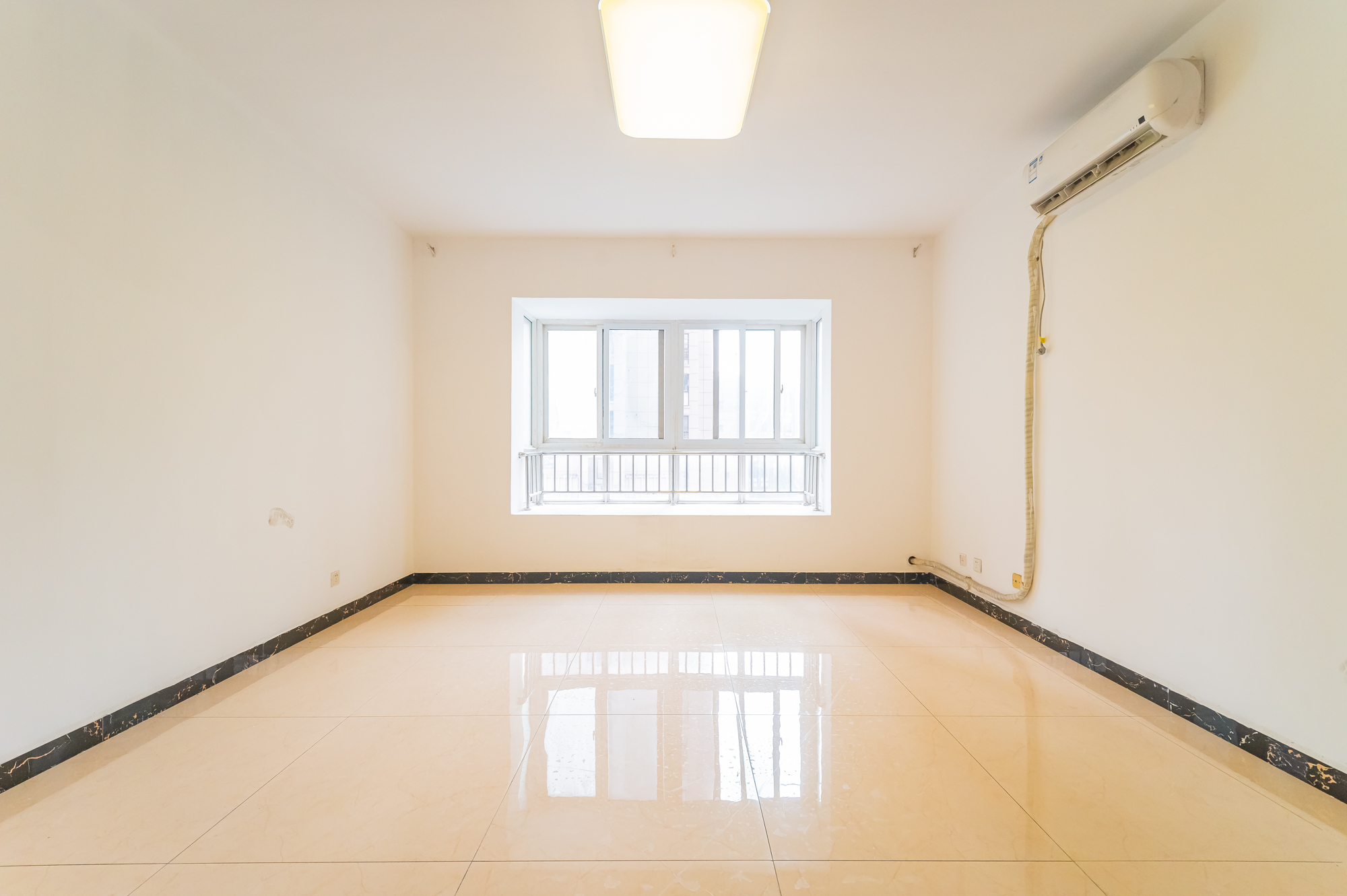 景上鑫苑 4室2厅2卫 76.80万 景上鑫苑 4室2厅2卫 76.80万客厅