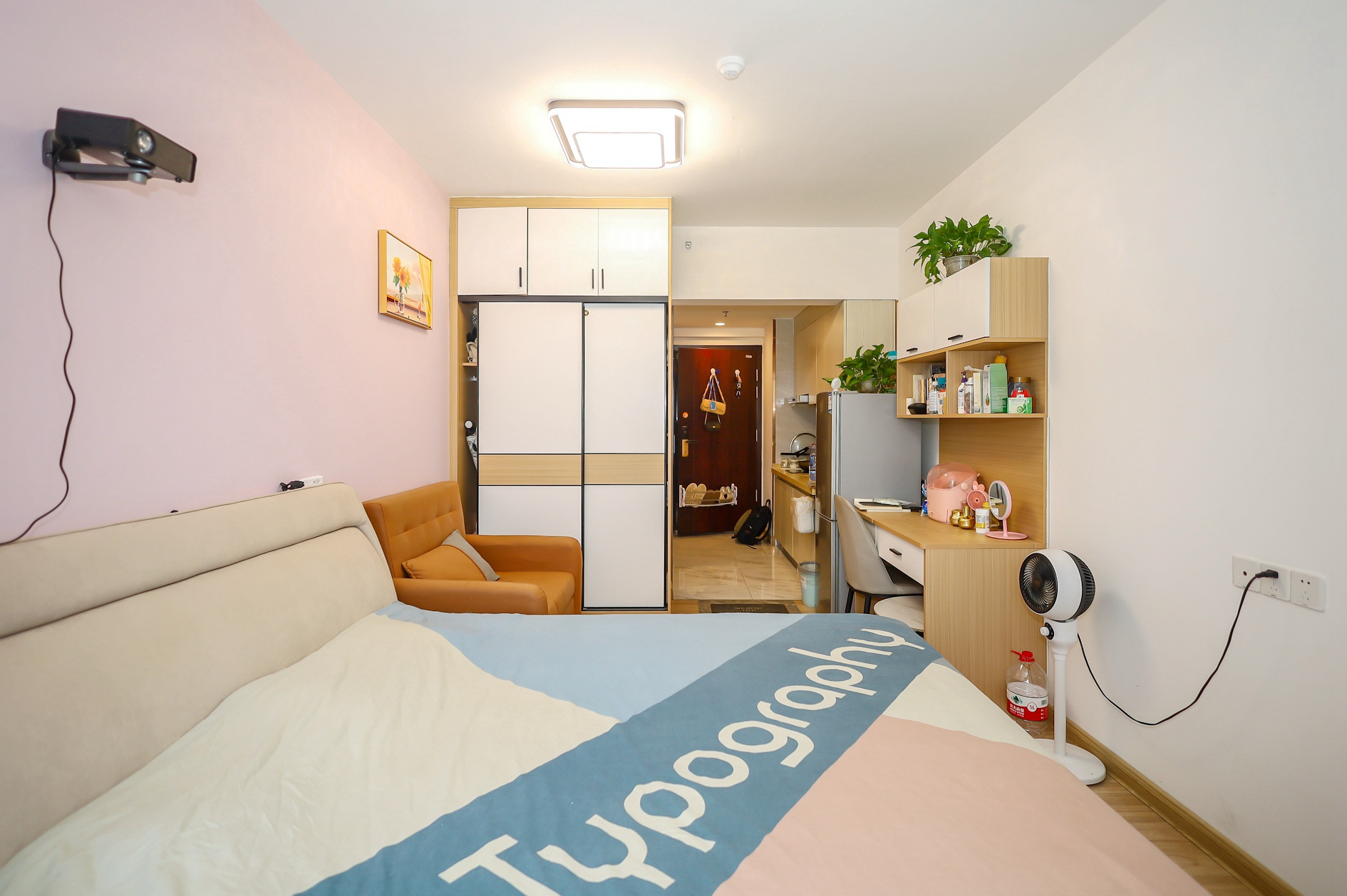 新长海漓湘悦  1室1厅1卫    22.0万 新长海漓湘悦  1室1厅1卫    22.0万卧室