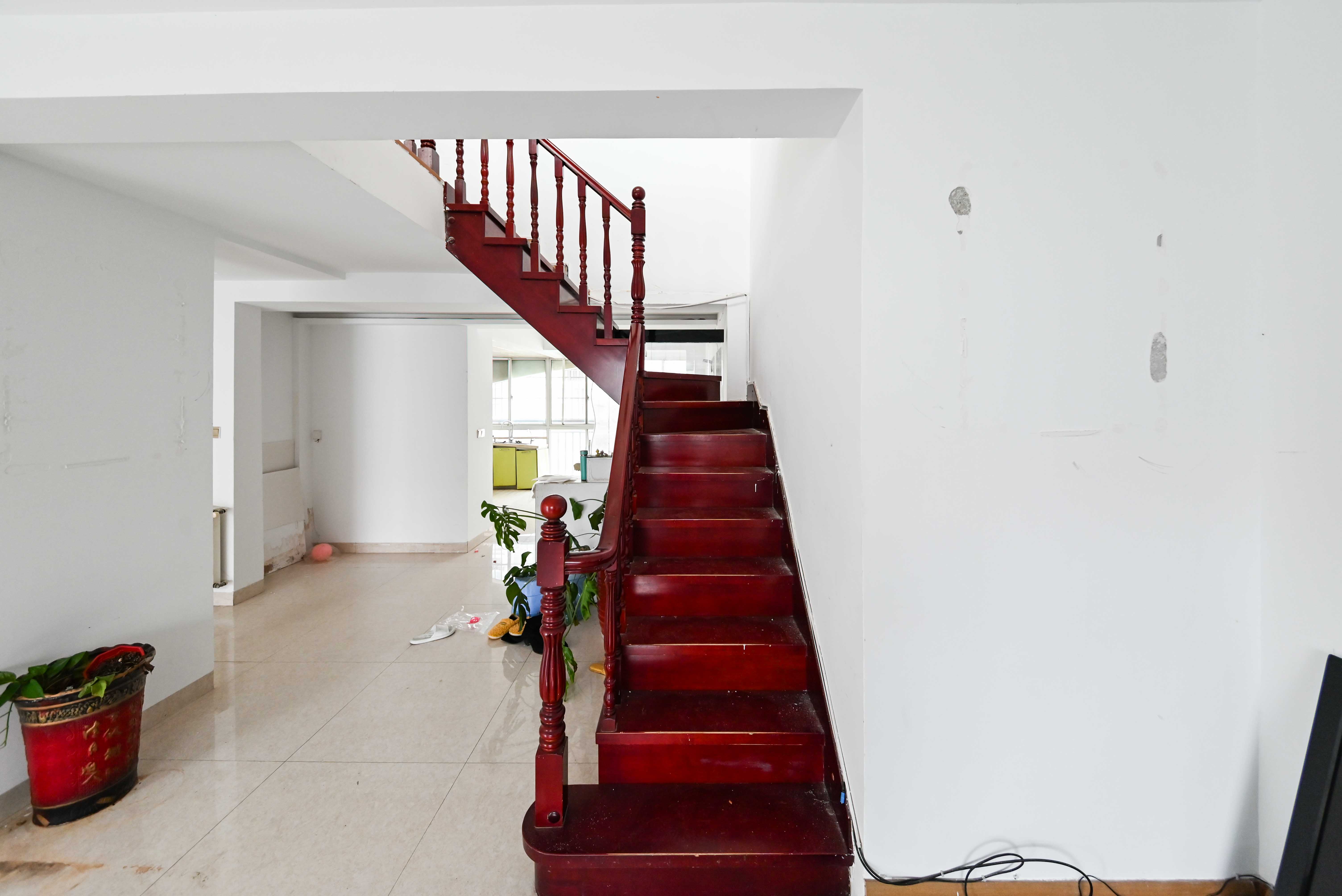 嘉盛华庭（一期、二期、三期）  5室2厅4卫    225.0万其他