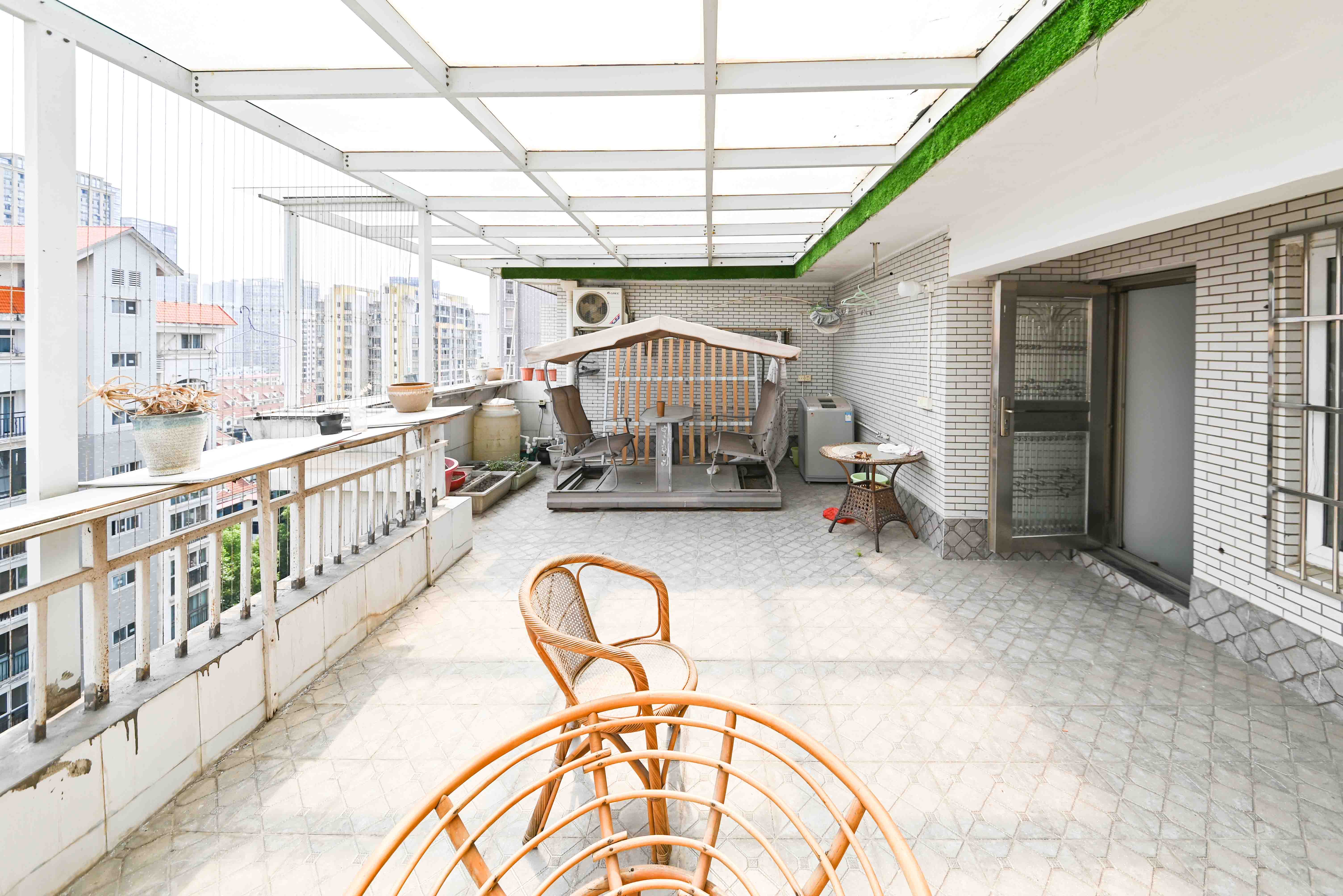 嘉盛华庭（一期、二期、三期）  5室2厅4卫    225.0万阳台