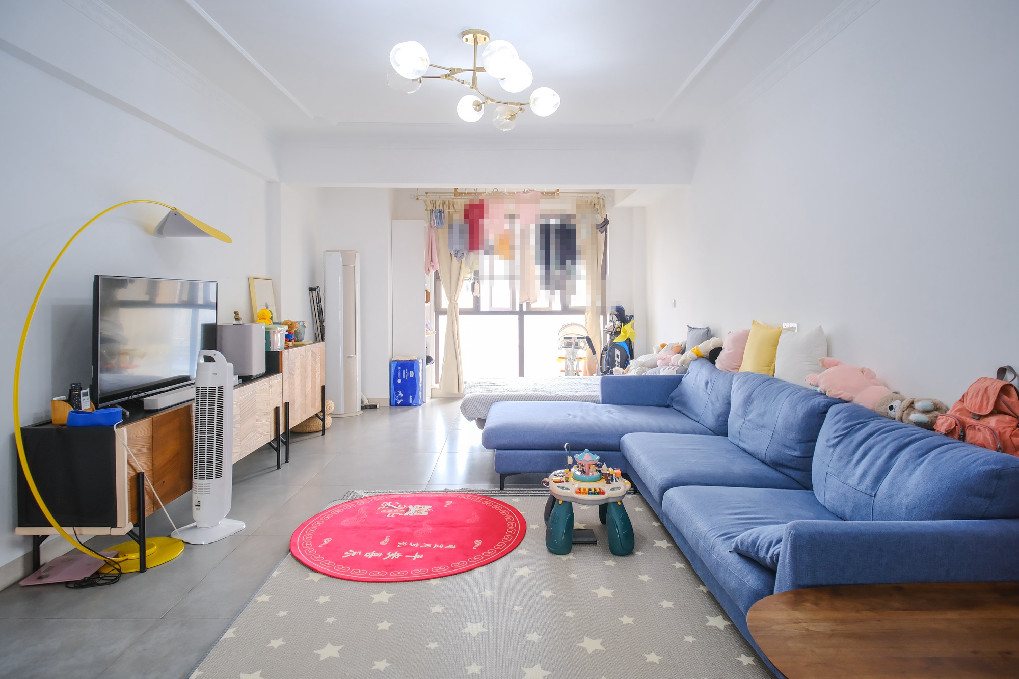 艾美潇湘 4室2厅2卫 99.8万 艾美潇湘 4室2厅2卫 99.8万客厅