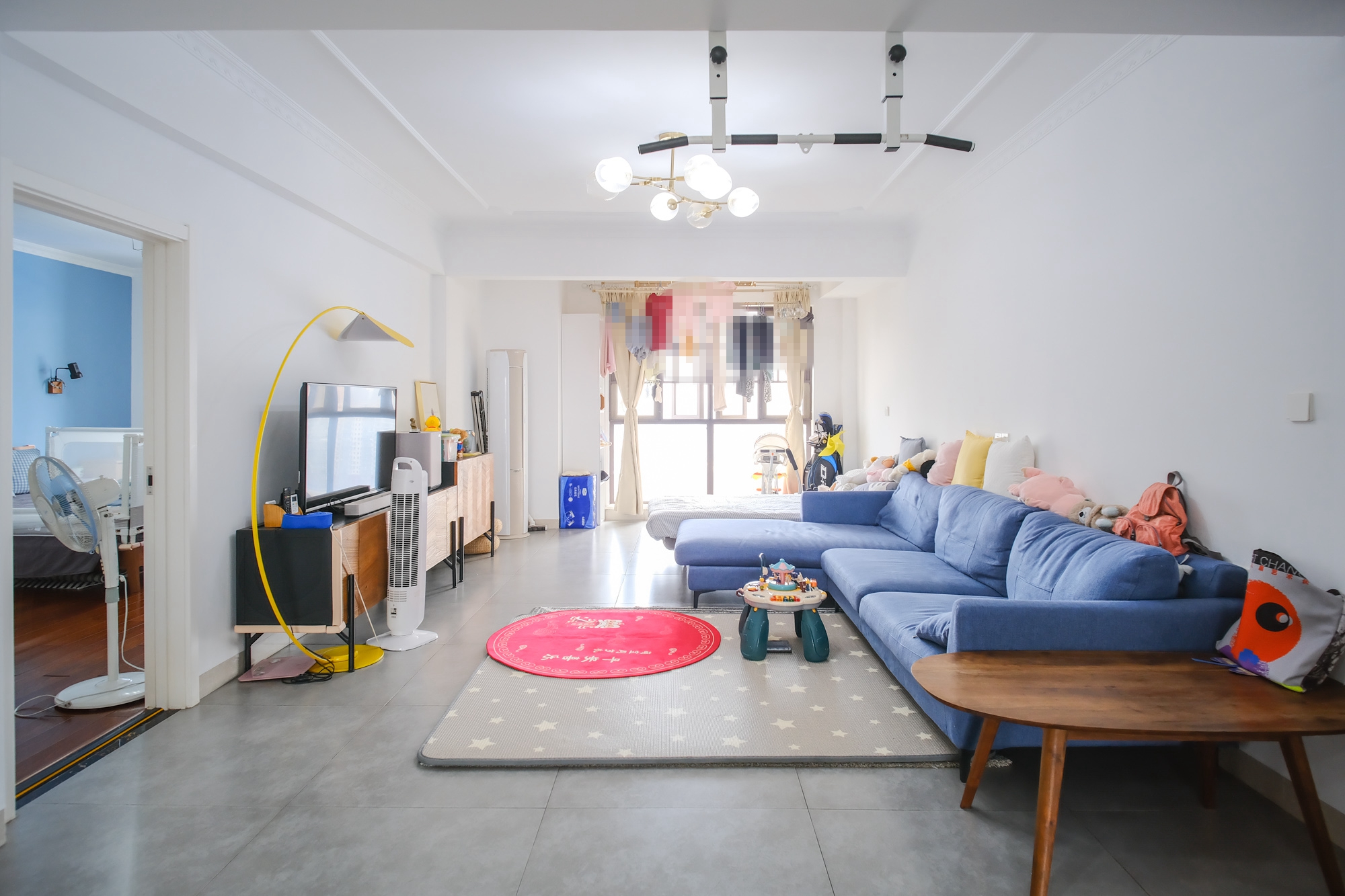 艾美潇湘 4室2厅2卫 99.8万 艾美潇湘 4室2厅2卫 99.8万客厅