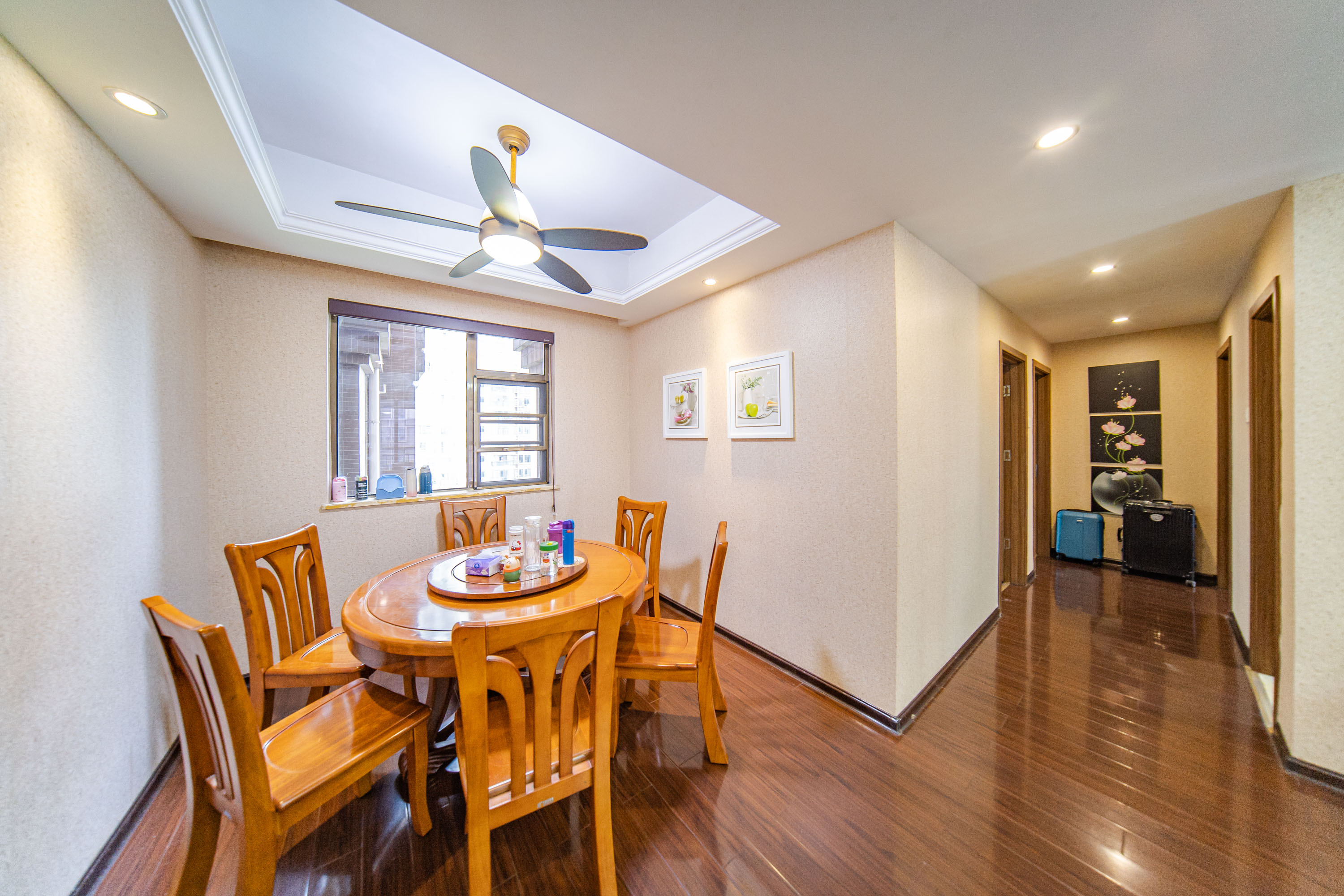 江山帝景哈佛  3室2厅2卫    138.8万客厅