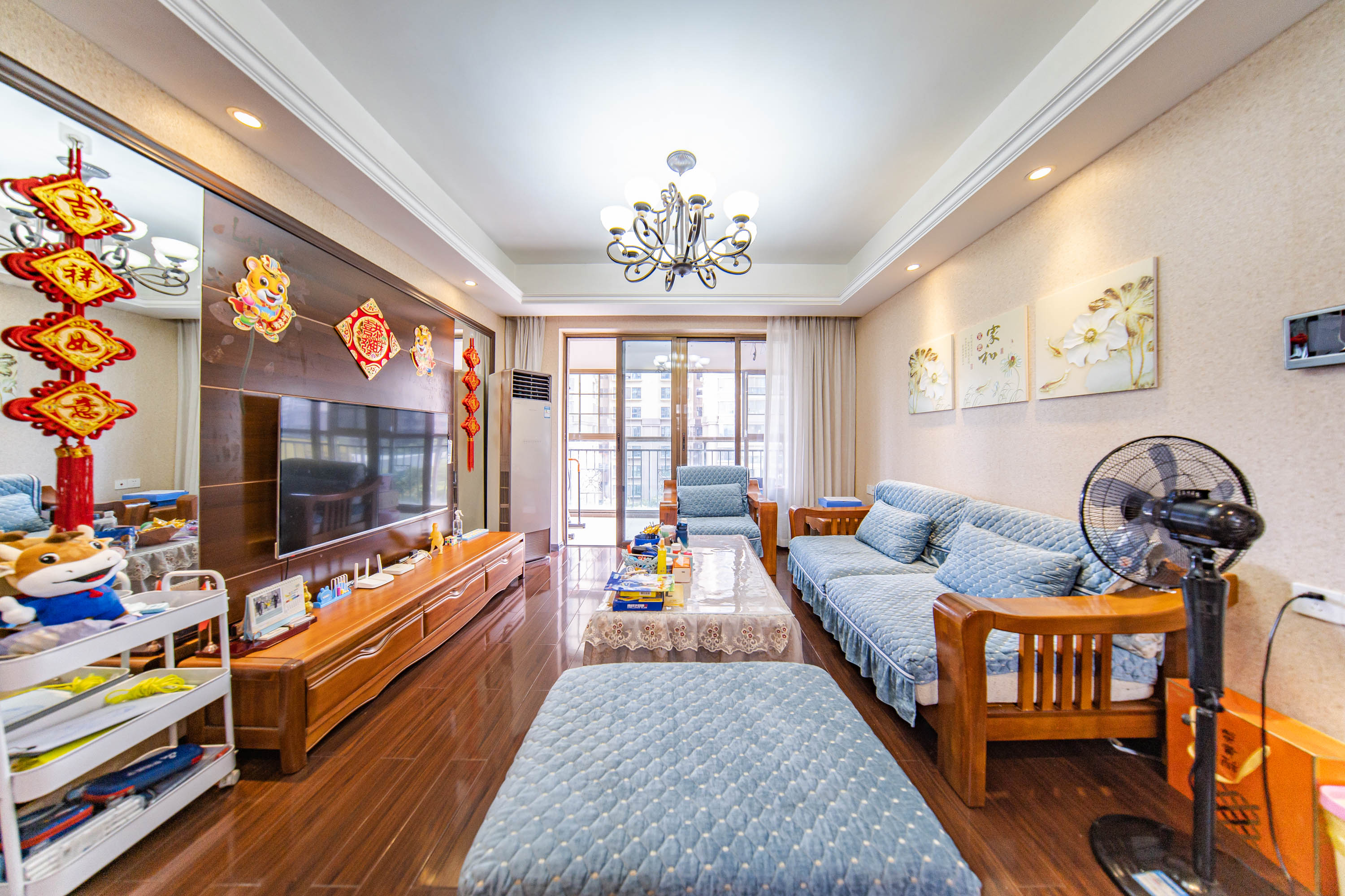 江山帝景哈佛  3室2厅2卫    138.8万客厅