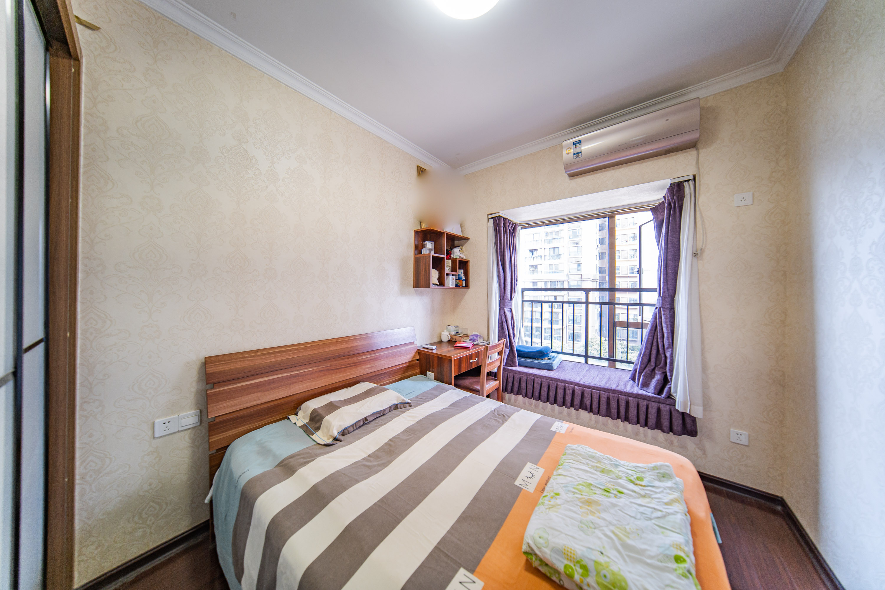 江山帝景哈佛  3室2厅2卫    138.8万卧室