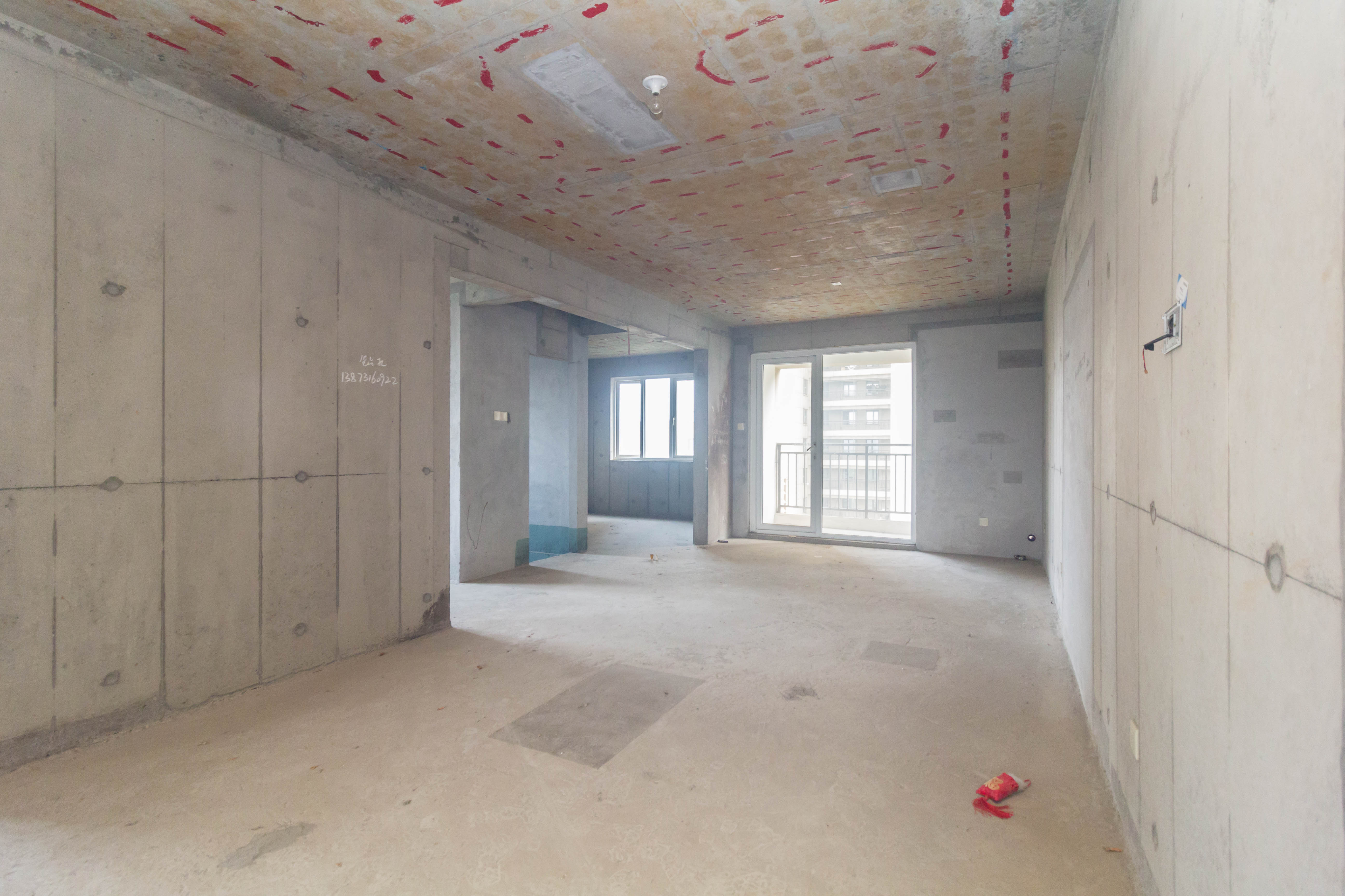 芙蓉万国城MOMA（卓越汇富苑）  3室2厅2卫   122.00万客厅