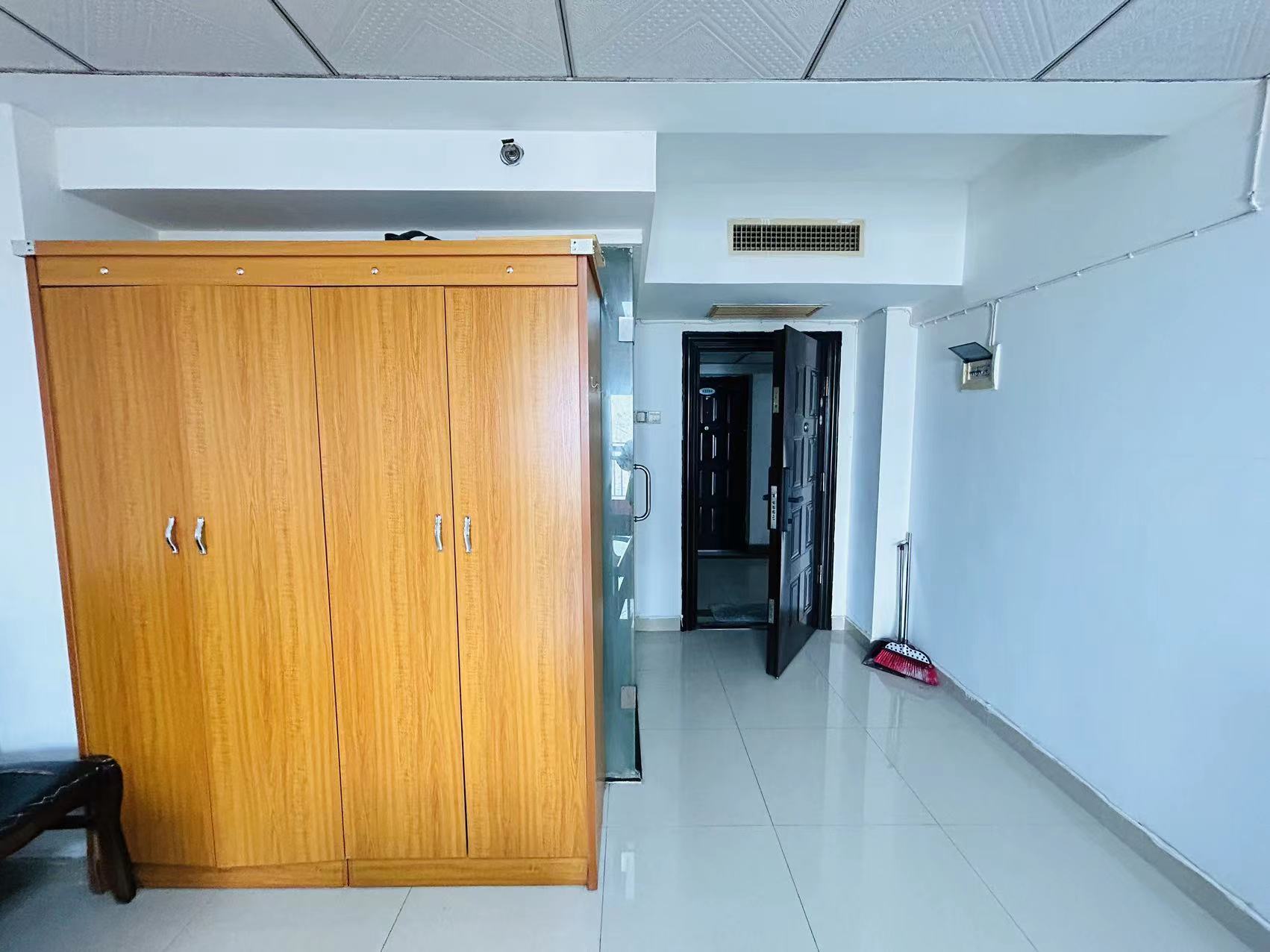 中瀚财富广场 1室0厅1卫 16.80万 中瀚财富广场 1室0厅1卫 16.80万客厅