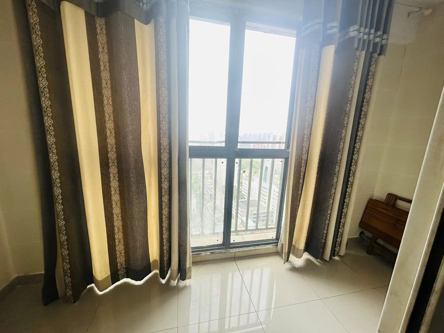 中瀚财富广场 1室0厅1卫 16.80万 中瀚财富广场 1室0厅1卫 16.80万客厅