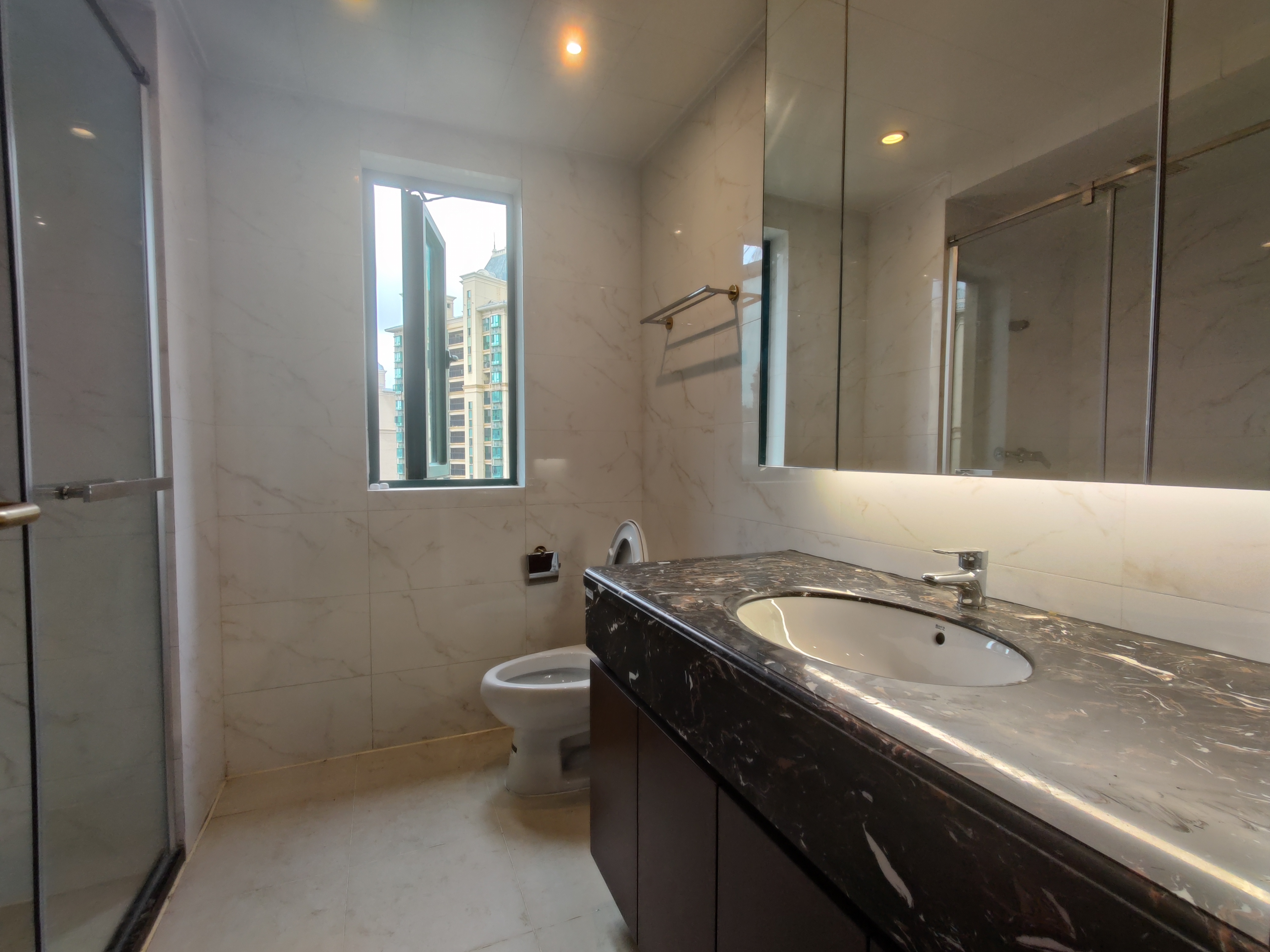 恒大绿洲 3室2厅2卫 2400.0元/月 恒大绿洲 3室2厅2卫 2400.0元/月室内图