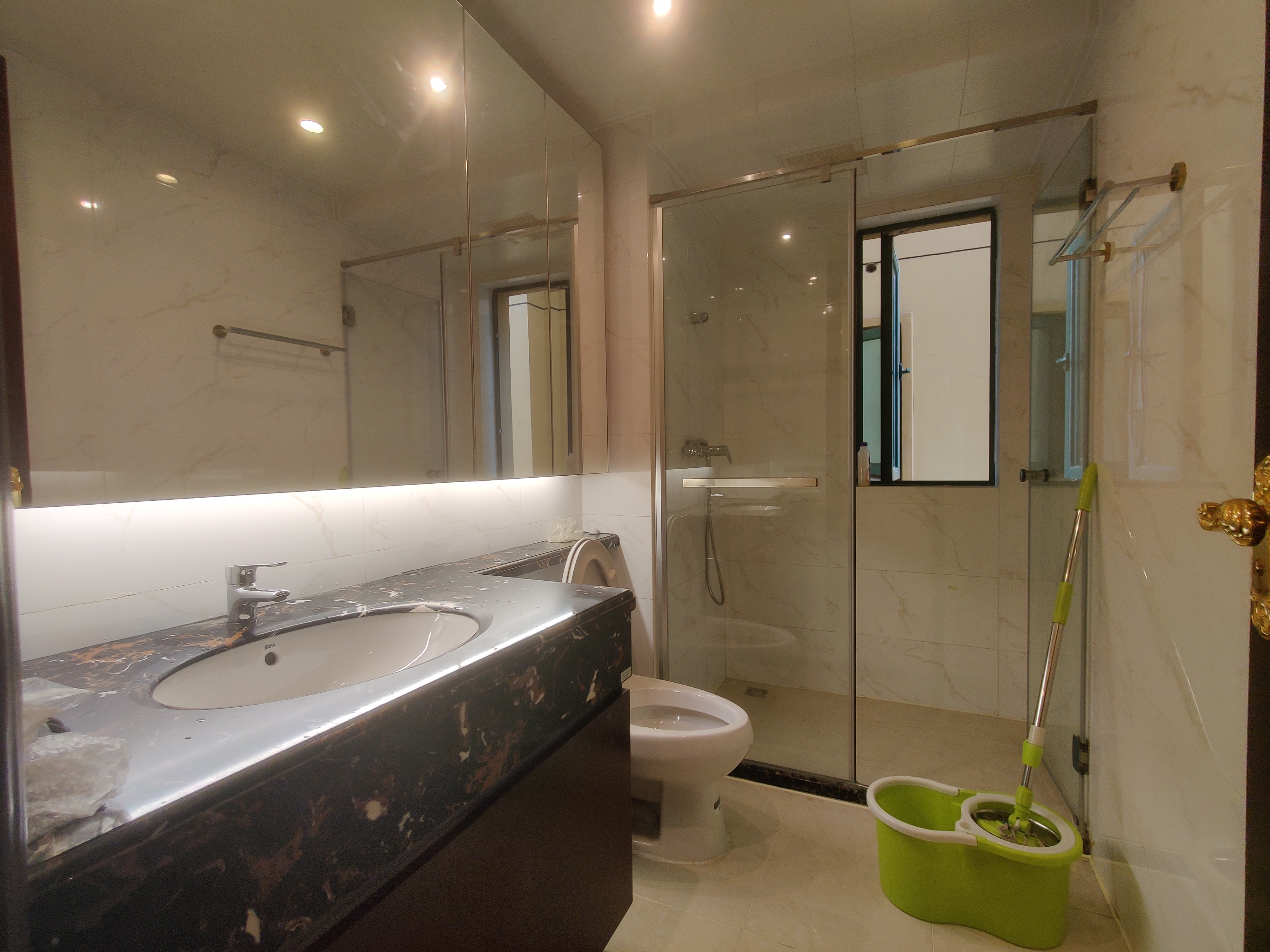 恒大绿洲 3室2厅2卫 2400.0元/月 恒大绿洲 3室2厅2卫 2400.0元/月室内图