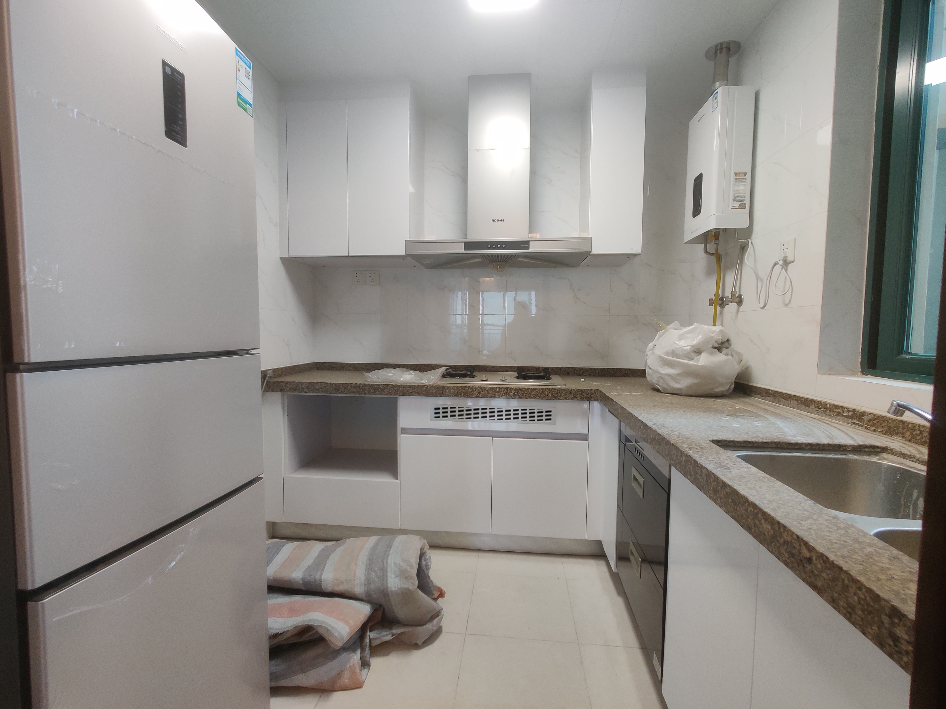 恒大绿洲 3室2厅2卫 2400.0元/月 恒大绿洲 3室2厅2卫 2400.0元/月室内图