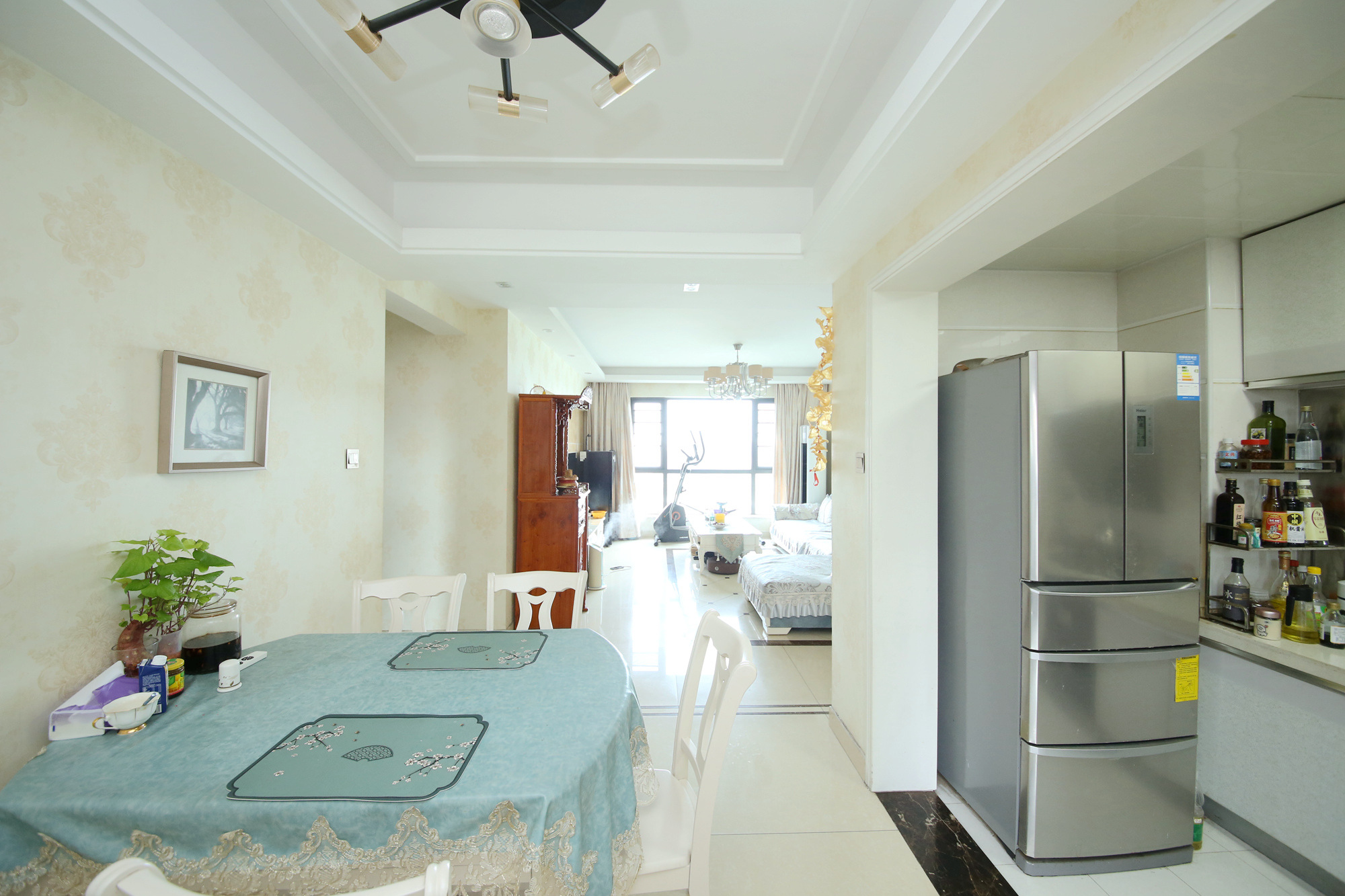 万象凯旋湾  3室2厅2卫    138.0万客厅