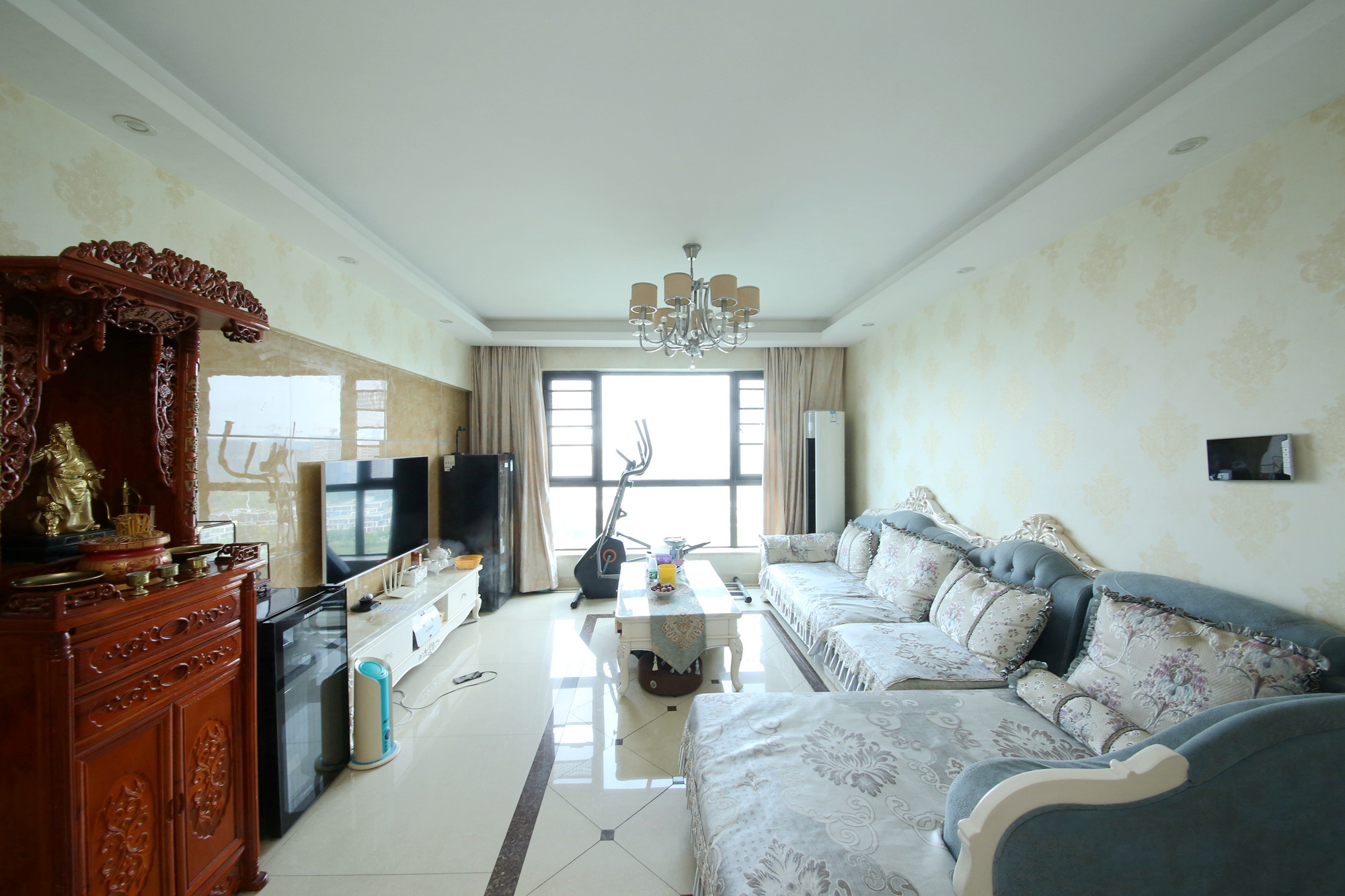 万象凯旋湾  3室2厅2卫    138.0万客厅