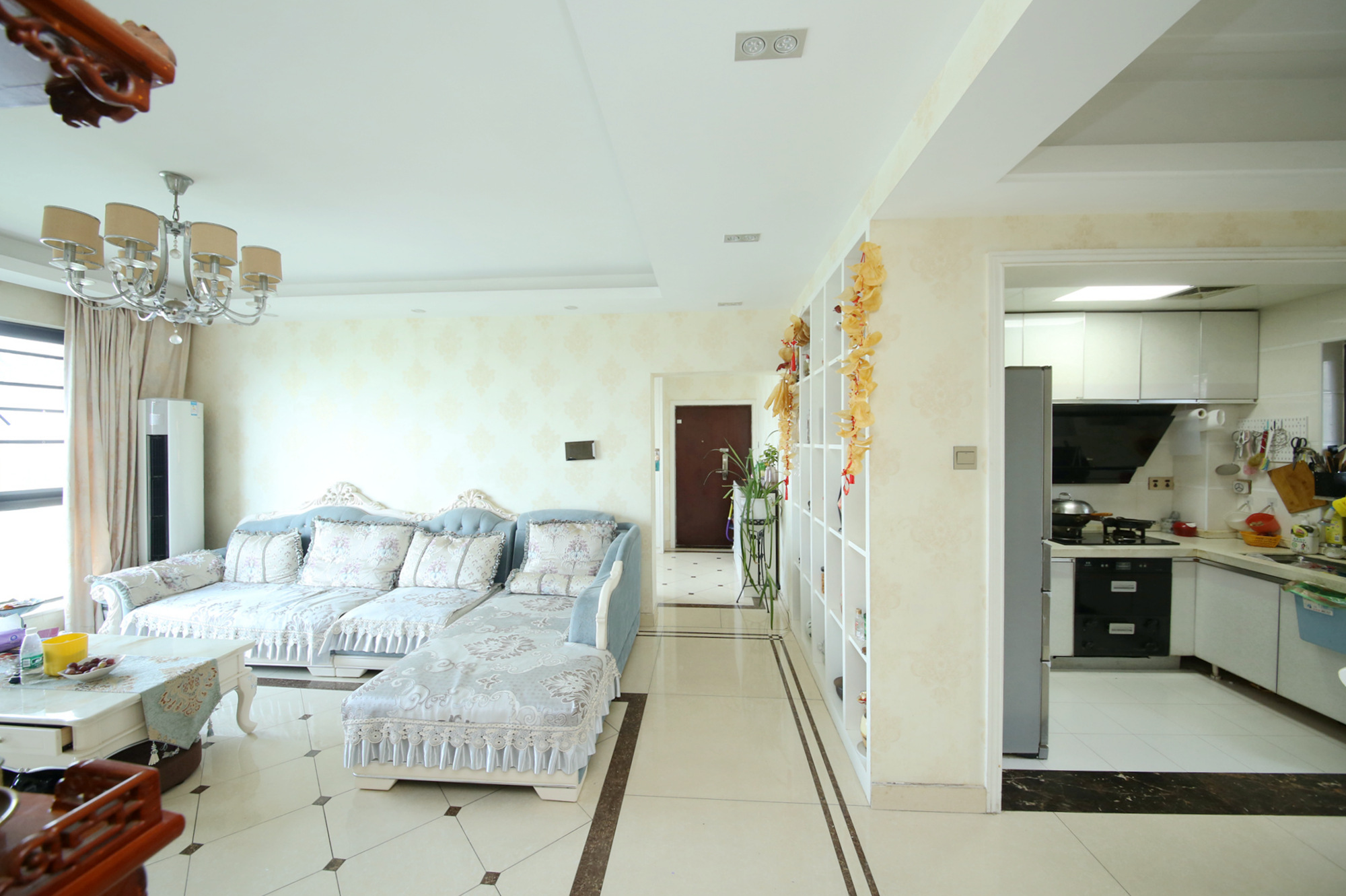 万象凯旋湾  3室2厅2卫    138.0万客厅