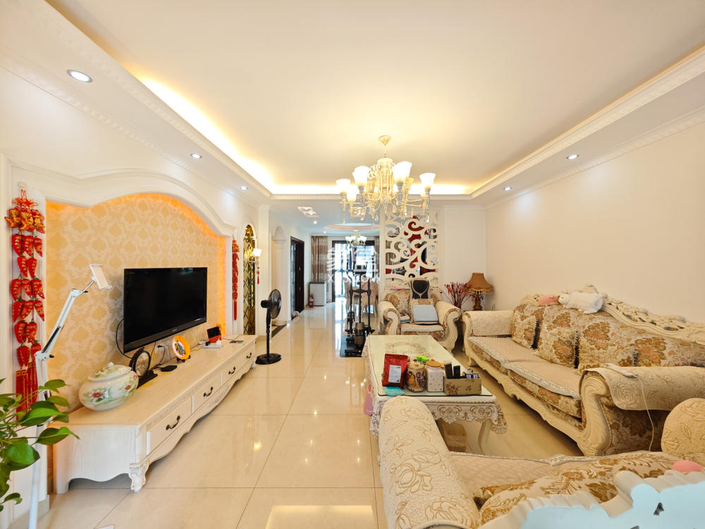 鑫远湘府华城 5室2厅2卫 235.0万