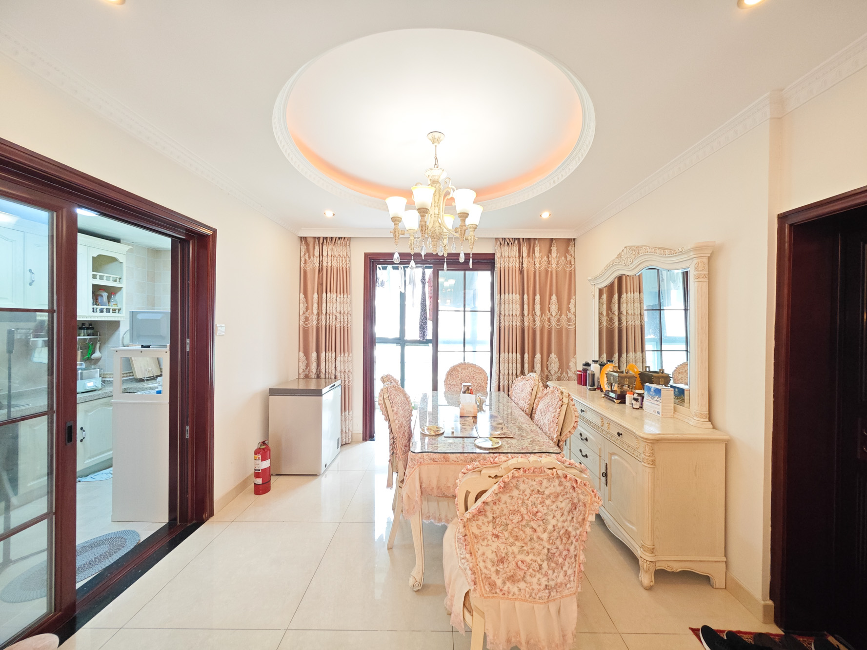 鑫远湘府华城  5室2厅2卫    235.0万客厅