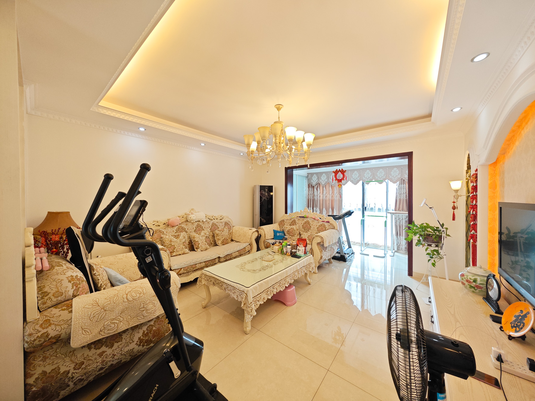 鑫远湘府华城  5室2厅2卫    235.0万客厅