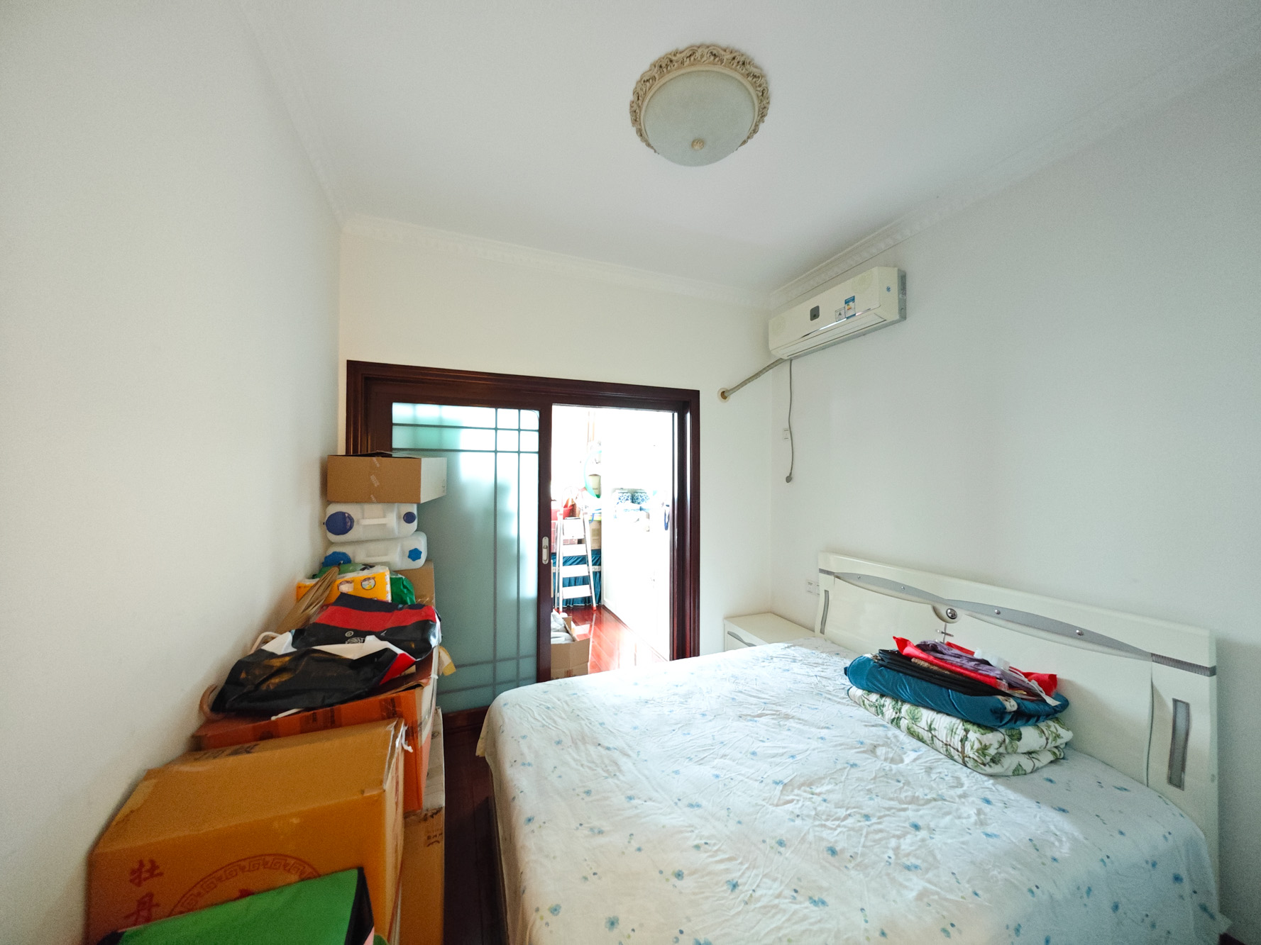 鑫远湘府华城  5室2厅2卫    235.0万卧室