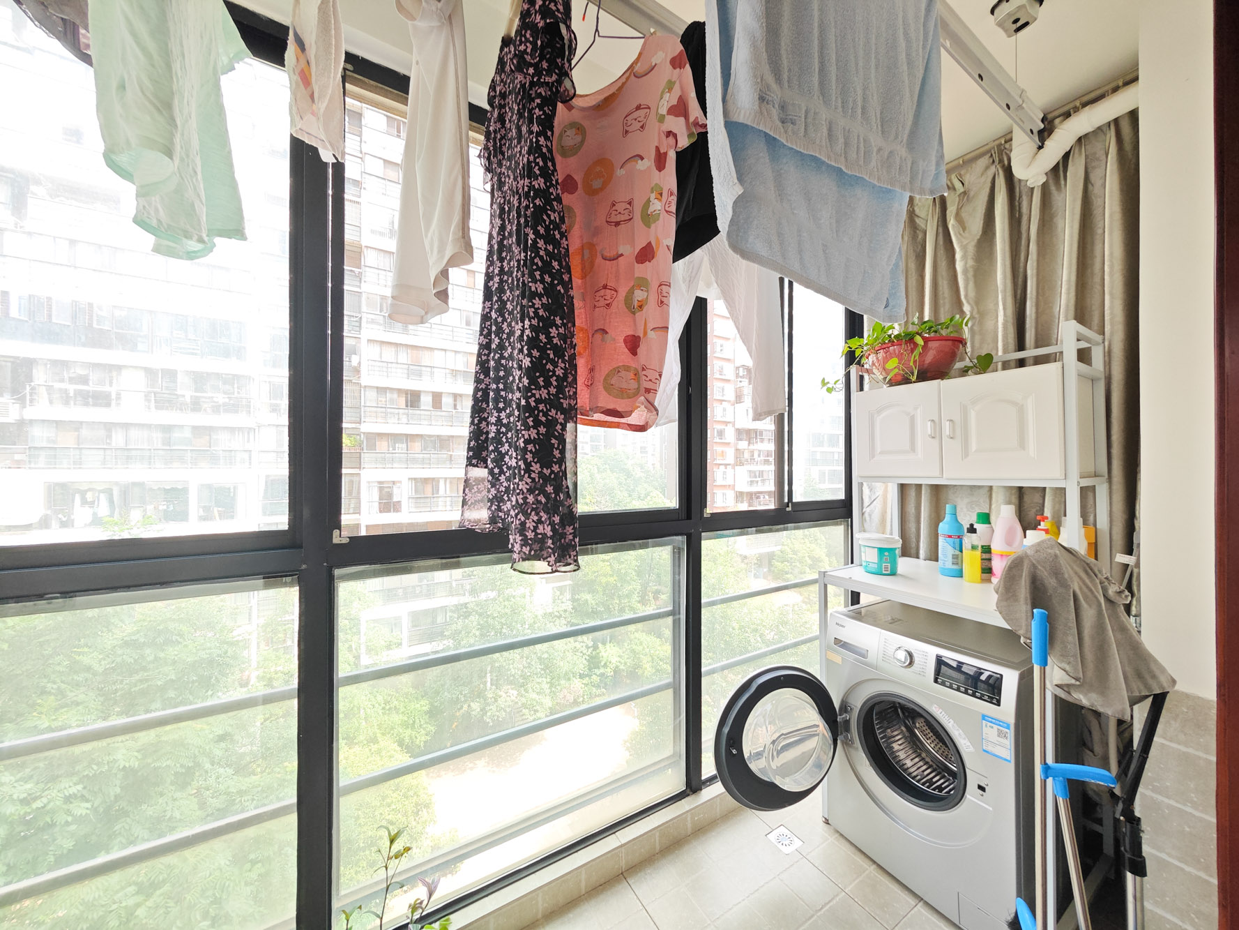 鑫远湘府华城  5室2厅2卫    235.0万阳台