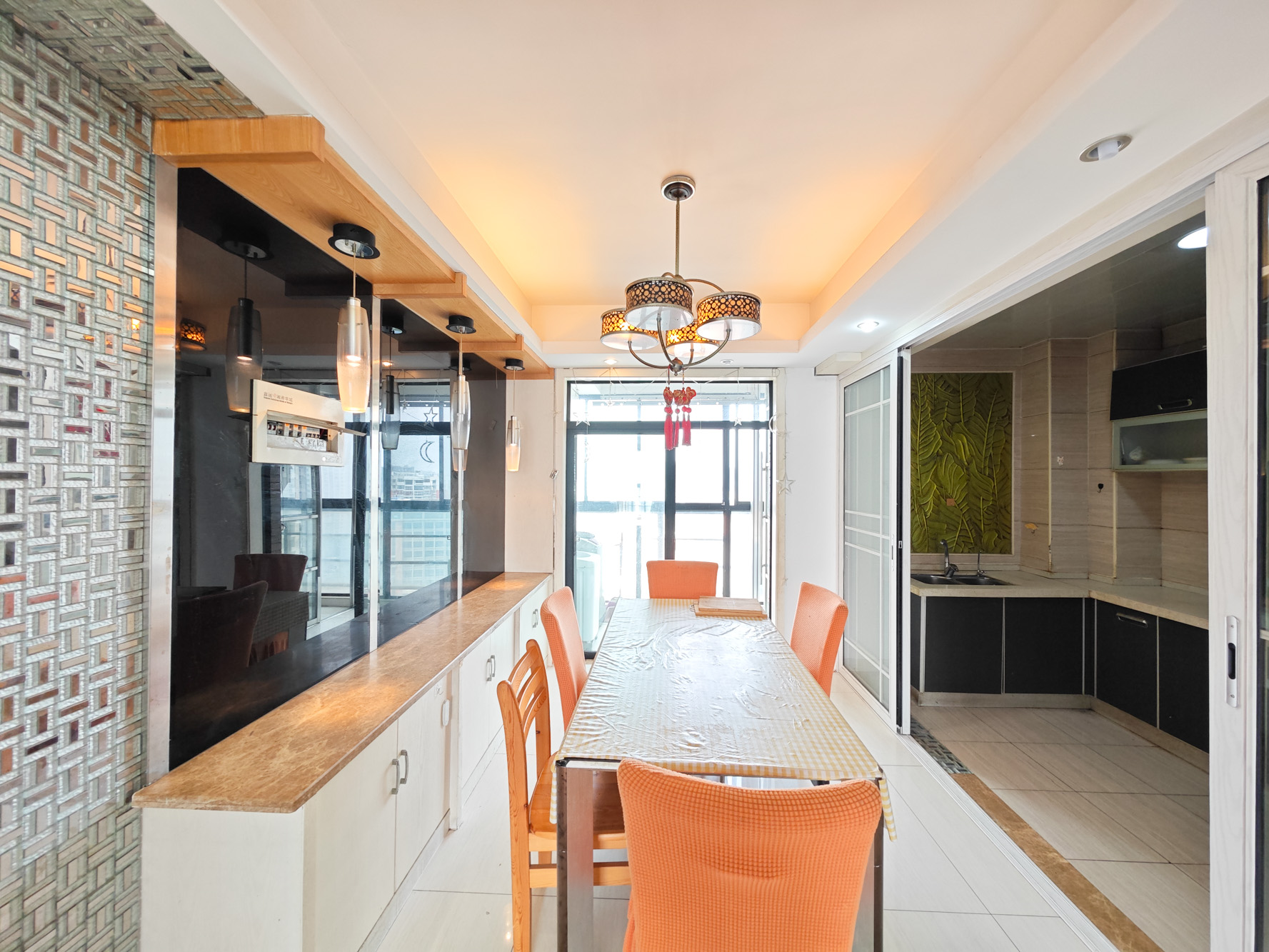 鑫远湘府华城  4室2厅2卫    184.0万客厅