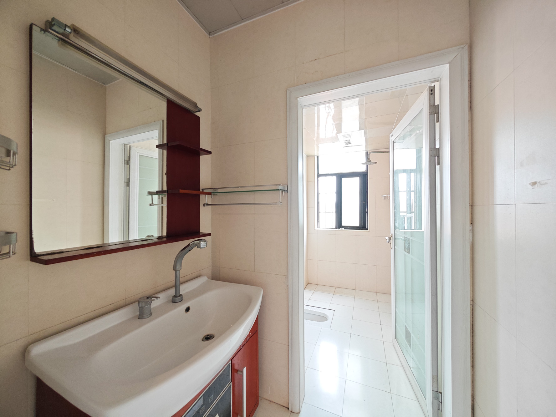 鑫远湘府华城  4室2厅2卫    184.0万卫生间