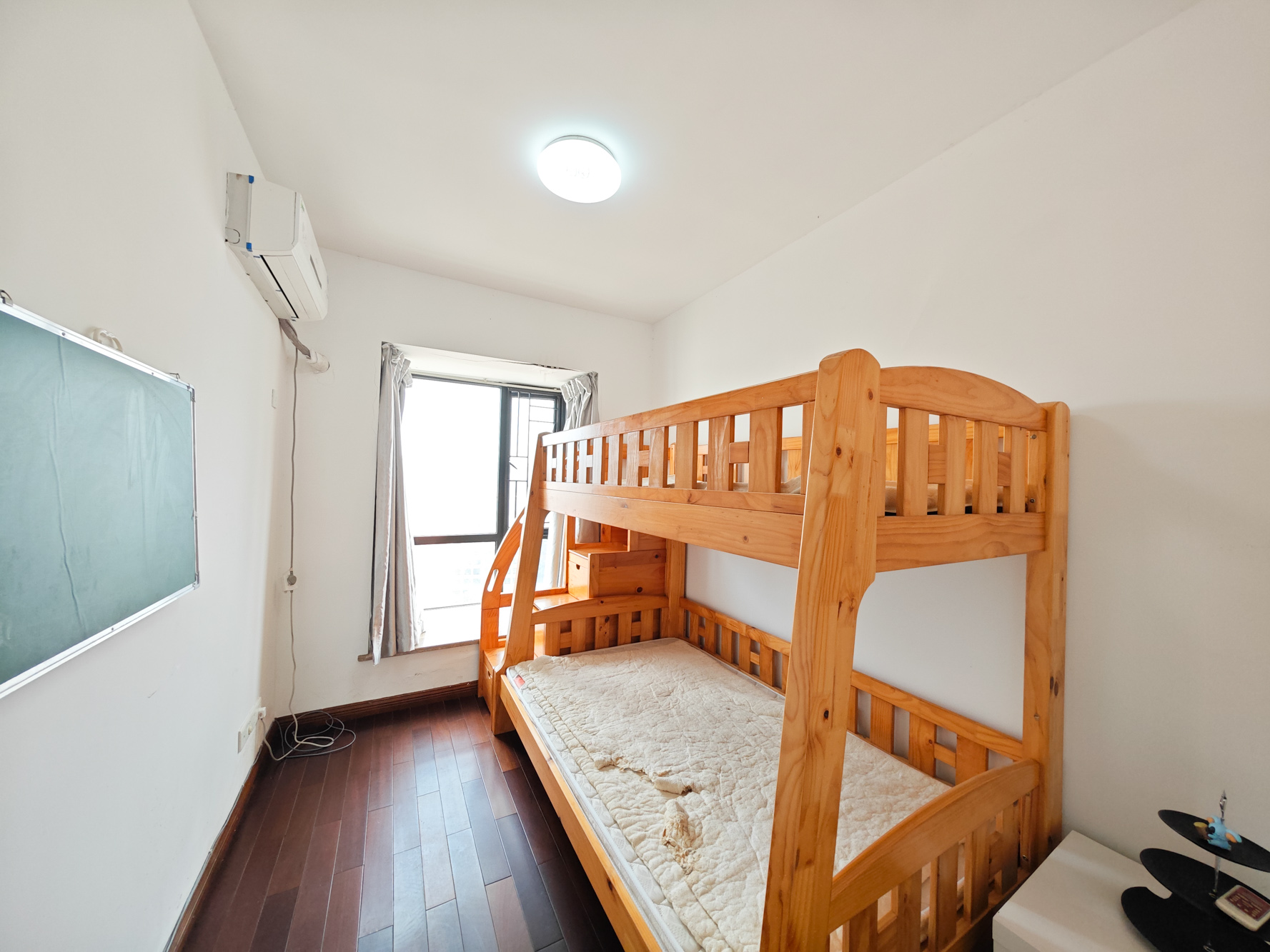 鑫远湘府华城  4室2厅2卫    184.0万卧室