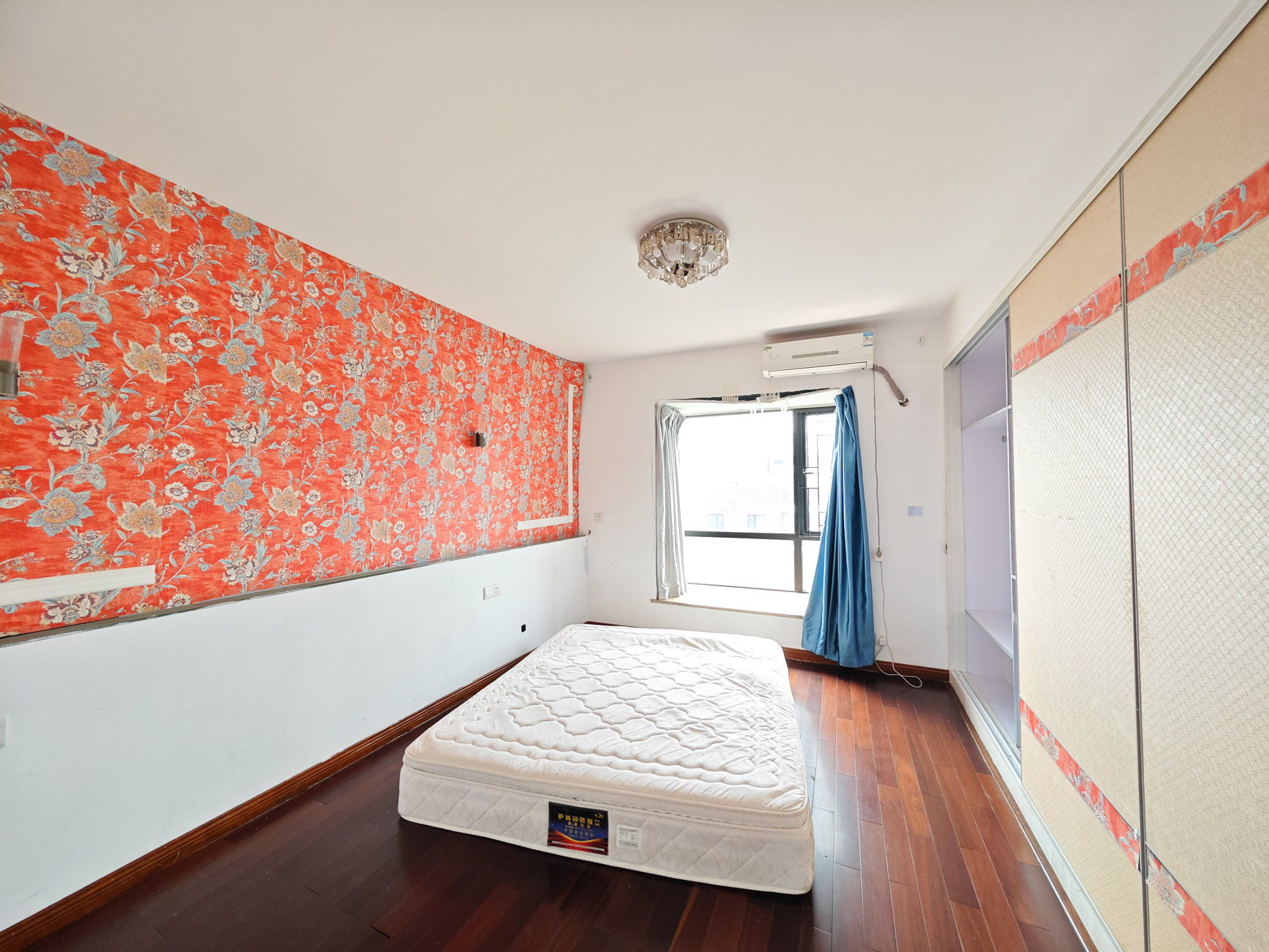 鑫远湘府华城  4室2厅2卫    184.0万卧室