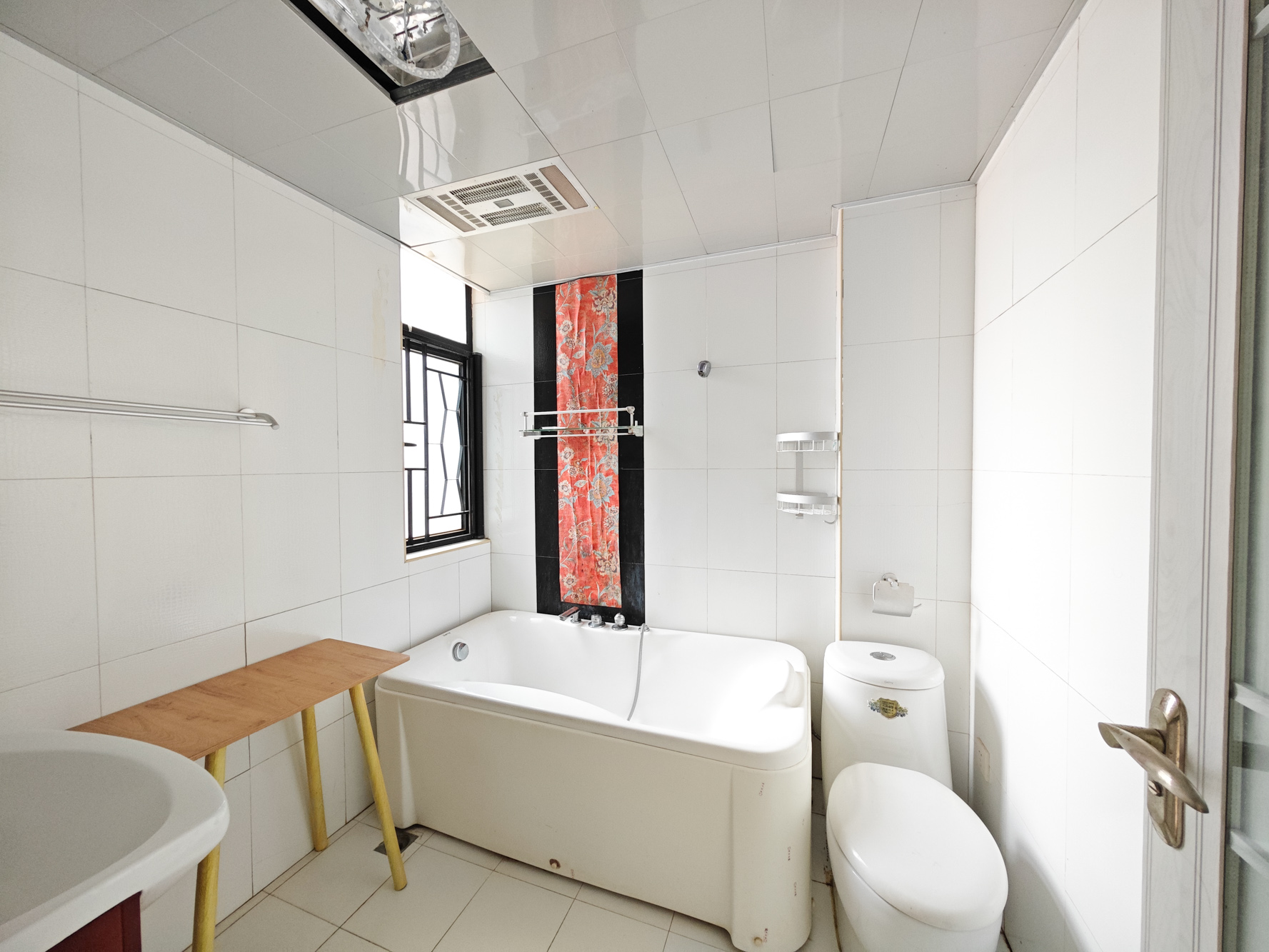 鑫远湘府华城  4室2厅2卫    184.0万卫生间