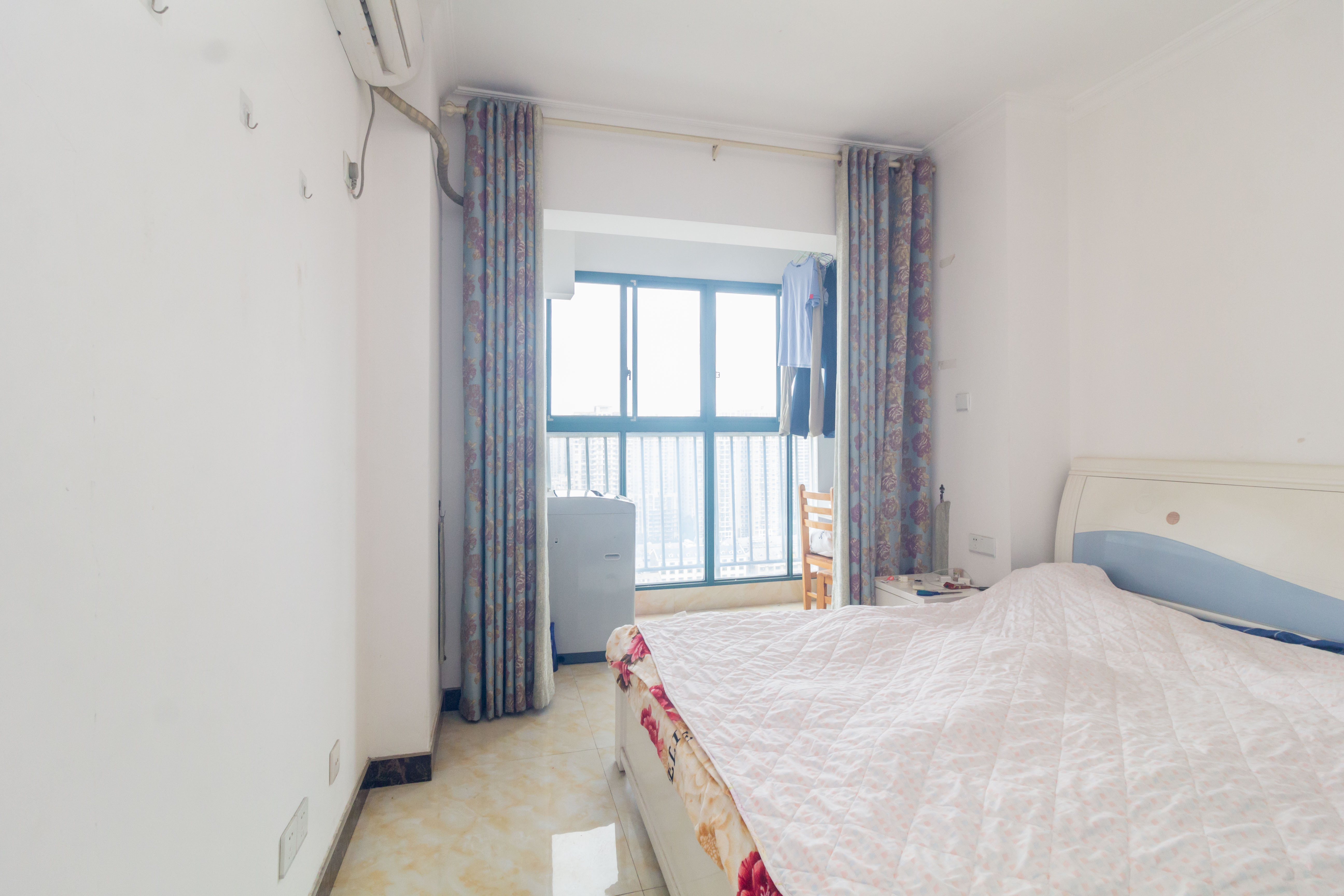 华天LOHO小镇 1室1厅1卫 22.00万 华天LOHO小镇 1室1厅1卫 22.00万卧室