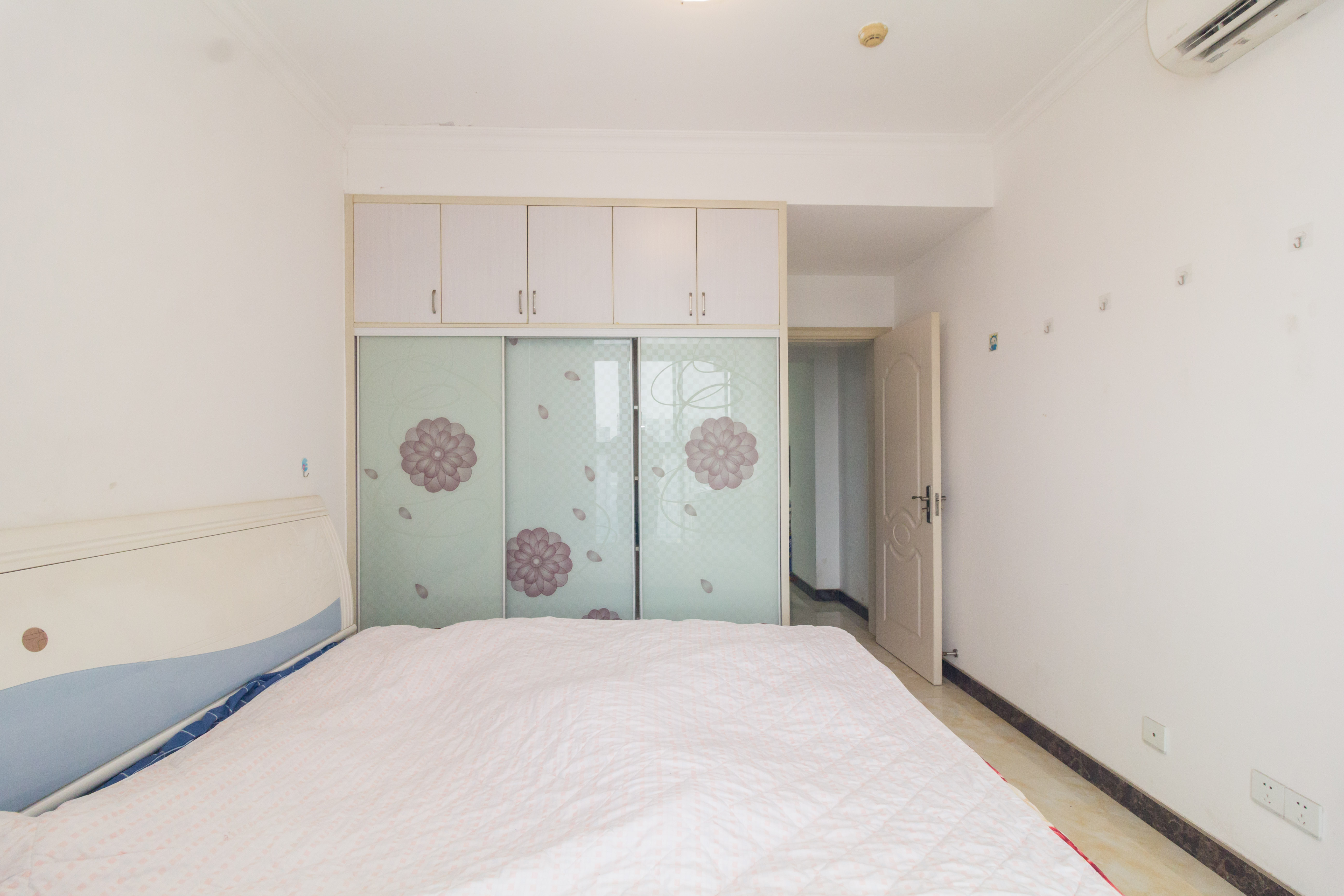 华天LOHO小镇 1室1厅1卫 22.00万 华天LOHO小镇 1室1厅1卫 22.00万卧室