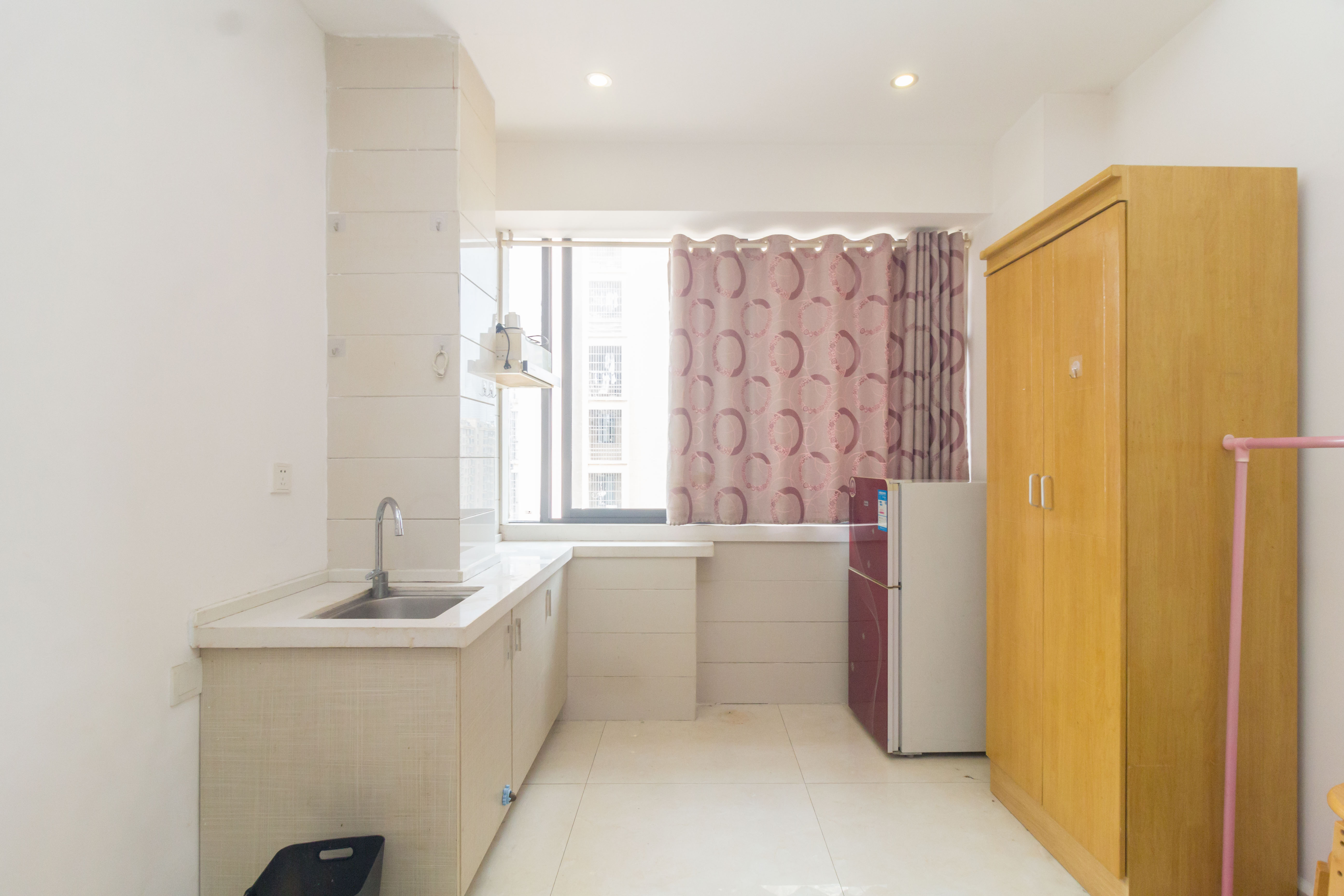 佐佑大厦 1室1厅1卫 13.8万 佐佑大厦 1室1厅1卫 13.8万厨房