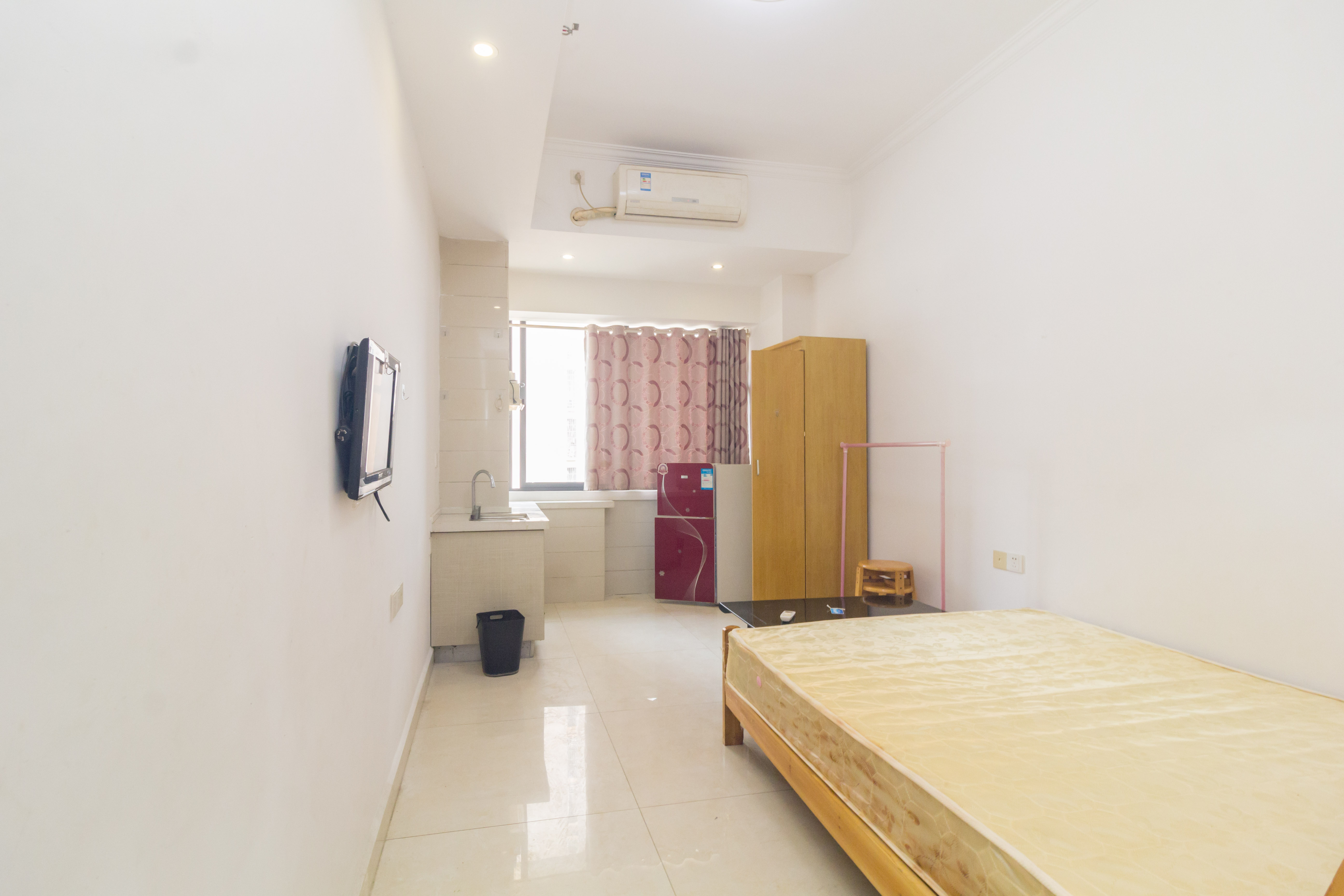 佐佑大厦 1室1厅1卫 13.8万 佐佑大厦 1室1厅1卫 13.8万客厅