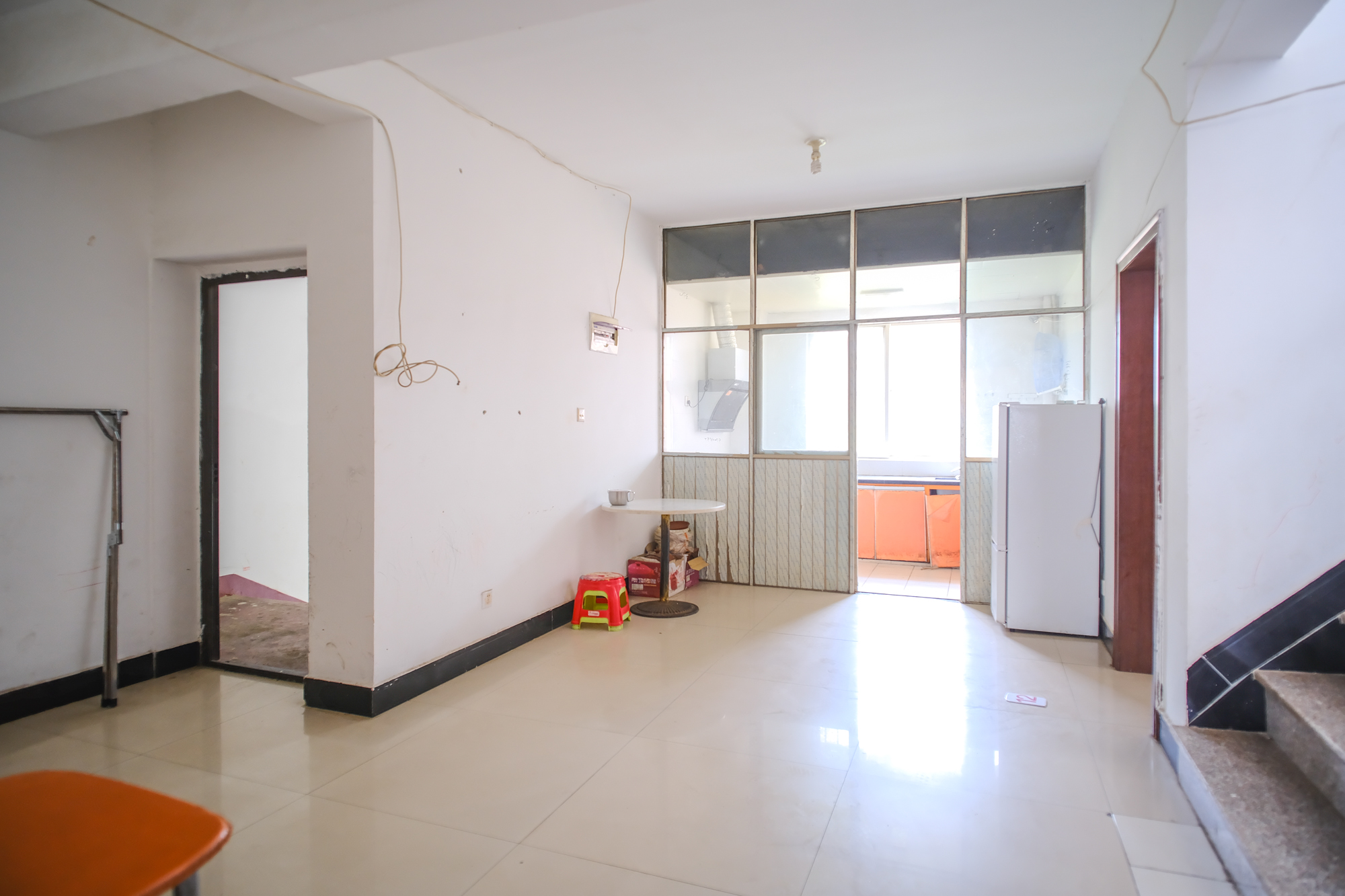 金鹰机电大市场 5室2厅1卫 78.8万 金鹰机电大市场 5室2厅1卫 78.8万客厅