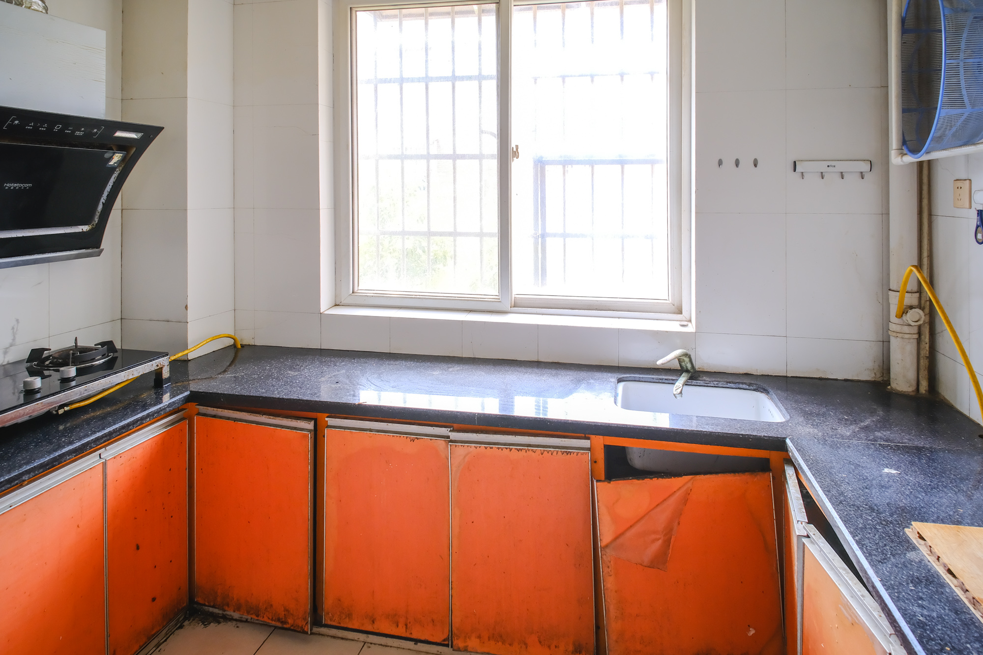 金鹰机电大市场  5室2厅1卫    78.8万厨房