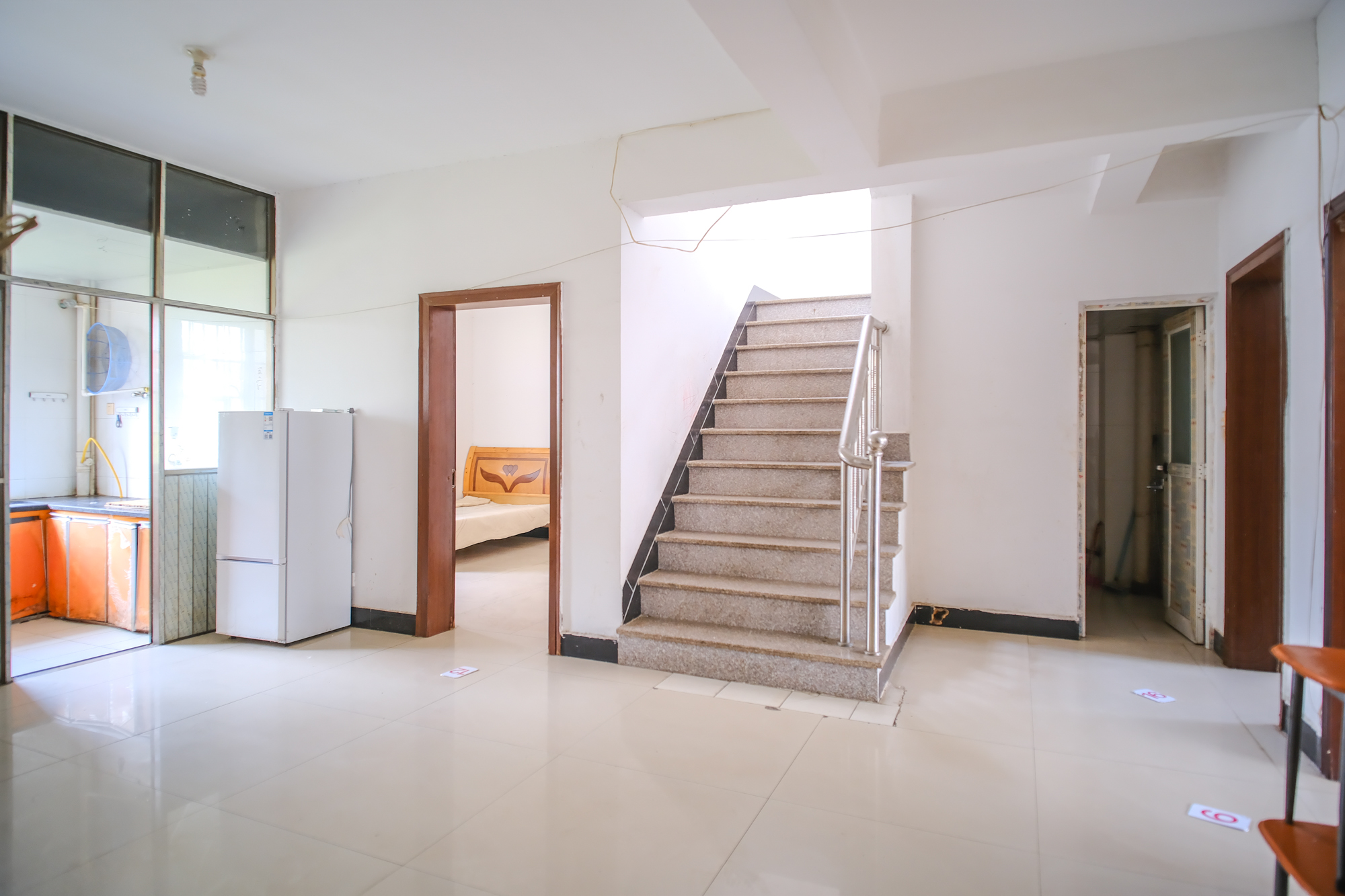 金鹰机电大市场  5室2厅1卫    78.8万客厅