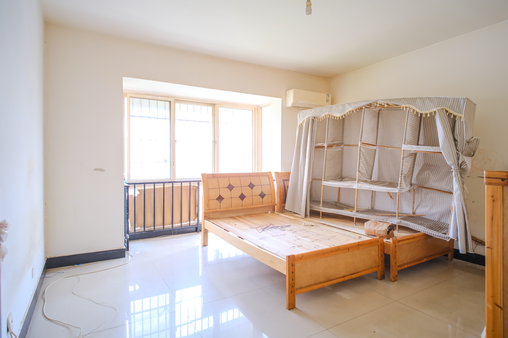 金鹰机电大市场 5室2厅1卫 78.8万 金鹰机电大市场 5室2厅1卫 78.8万卧室