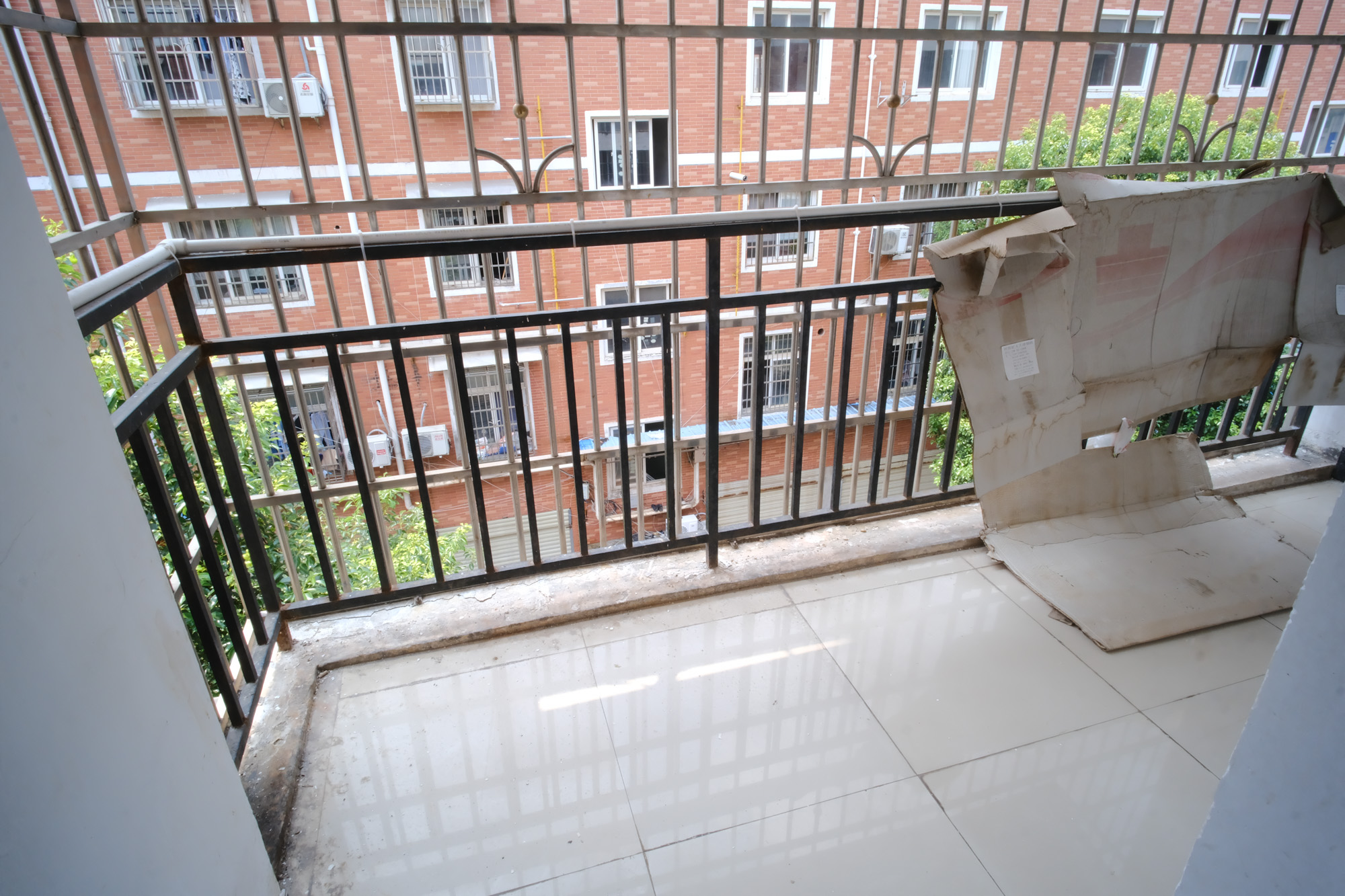 金鹰机电大市场 5室2厅1卫 78.8万 金鹰机电大市场 5室2厅1卫 78.8万阳台