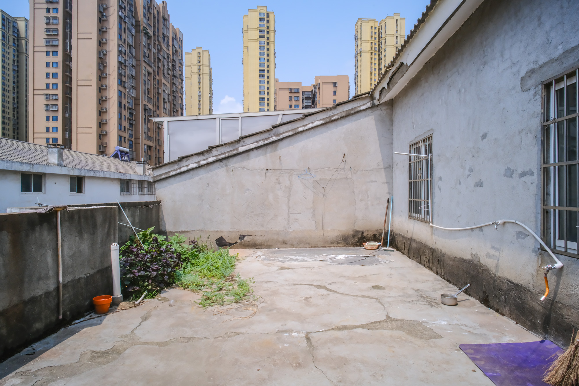 金鹰机电大市场  5室2厅1卫    78.8万阳台