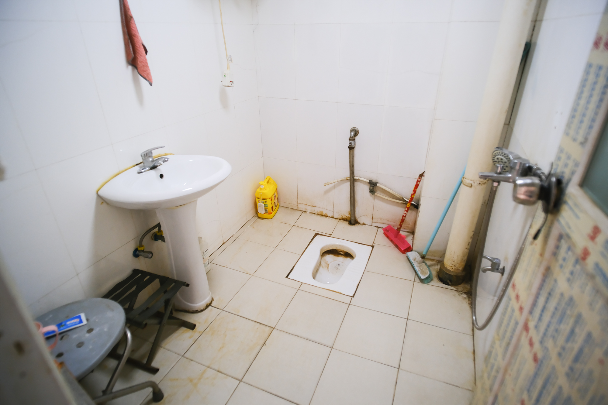 金鹰机电大市场  5室2厅1卫    78.8万卫生间