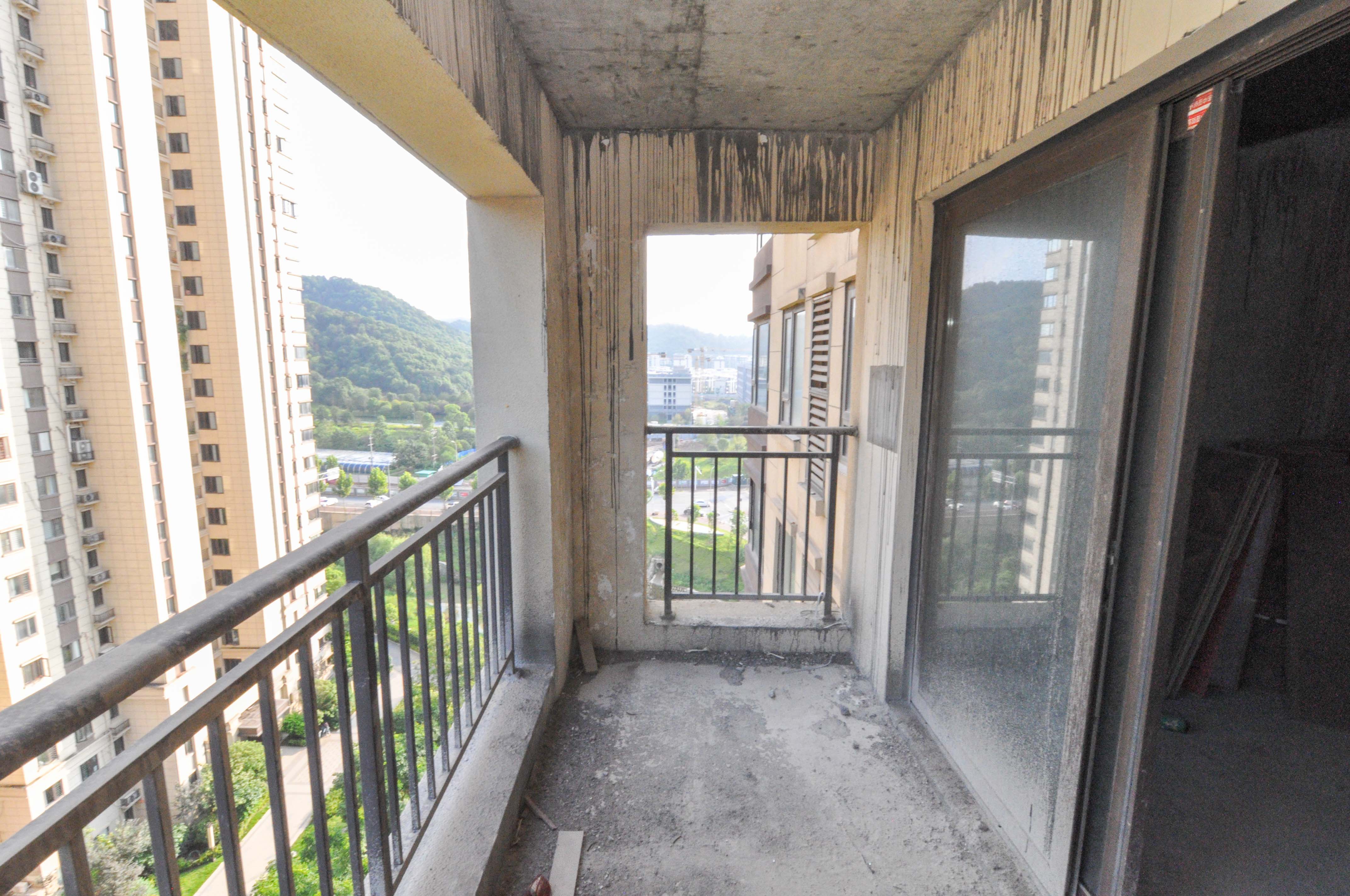 梅溪正荣府  4室2厅2卫   178.00万其他