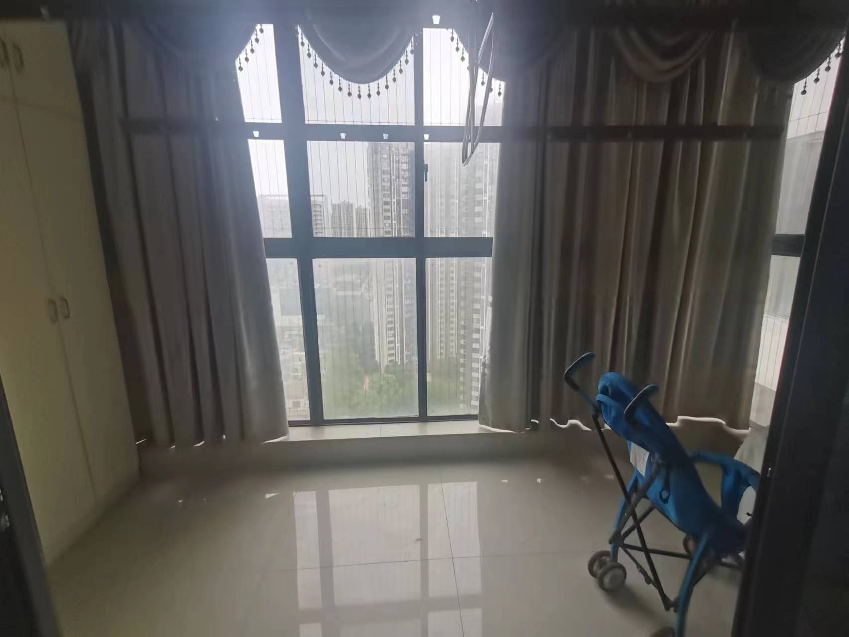 美的城一期 4室2厅2卫 93.0万 美的城一期 4室2厅2卫 93.0万室内图