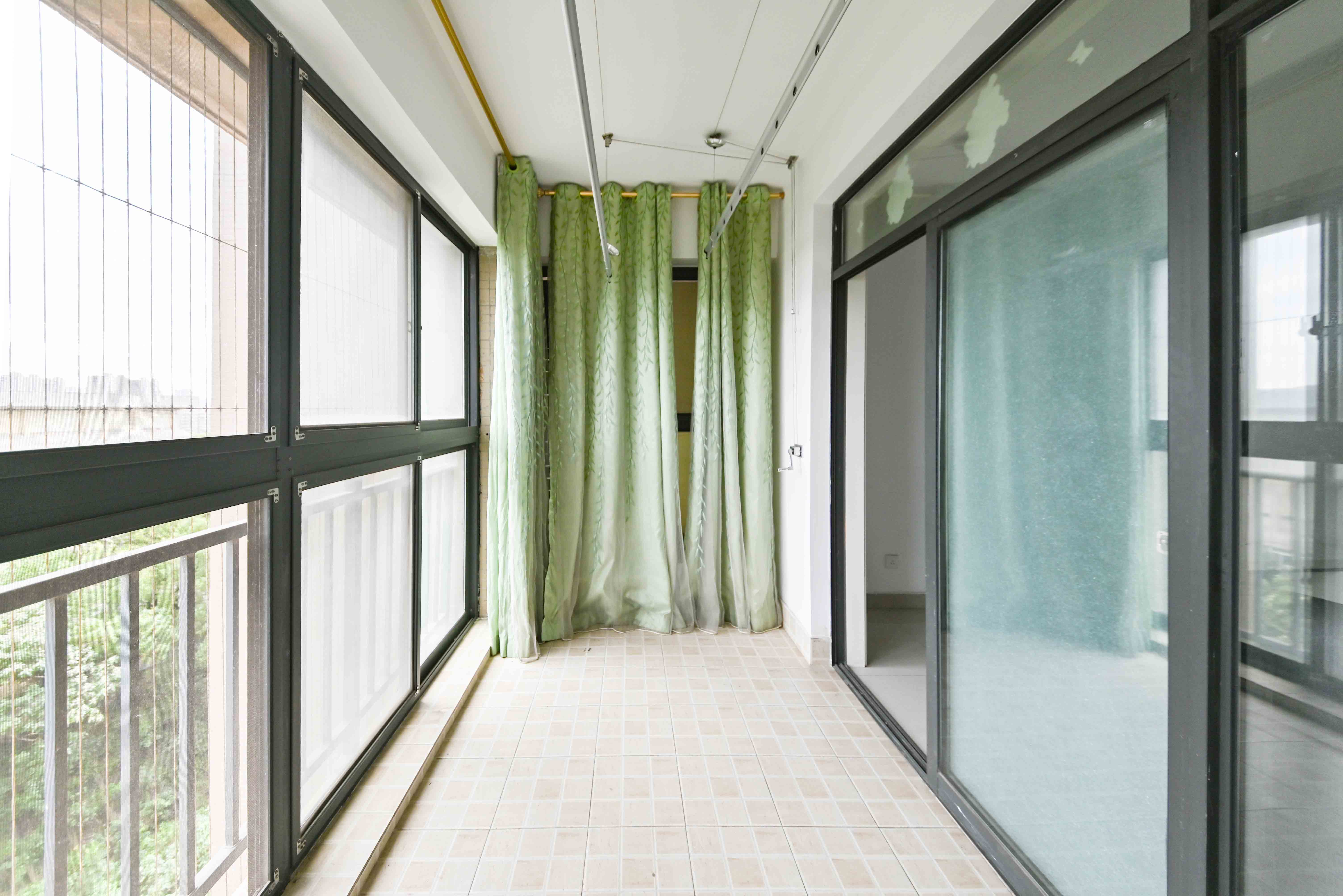优山美地  3室2厅2卫   92.80万阳台