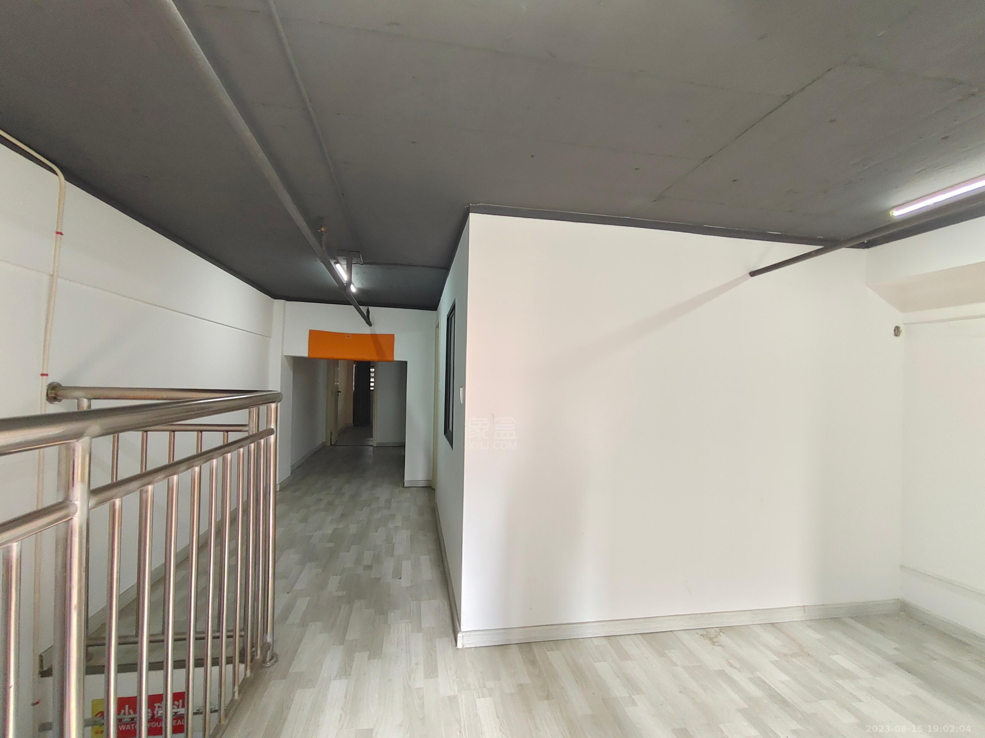 蓝溪谷 3室2厅1卫 5000.00元/月 蓝溪谷 3室2厅1卫 5000.00元/月室内图