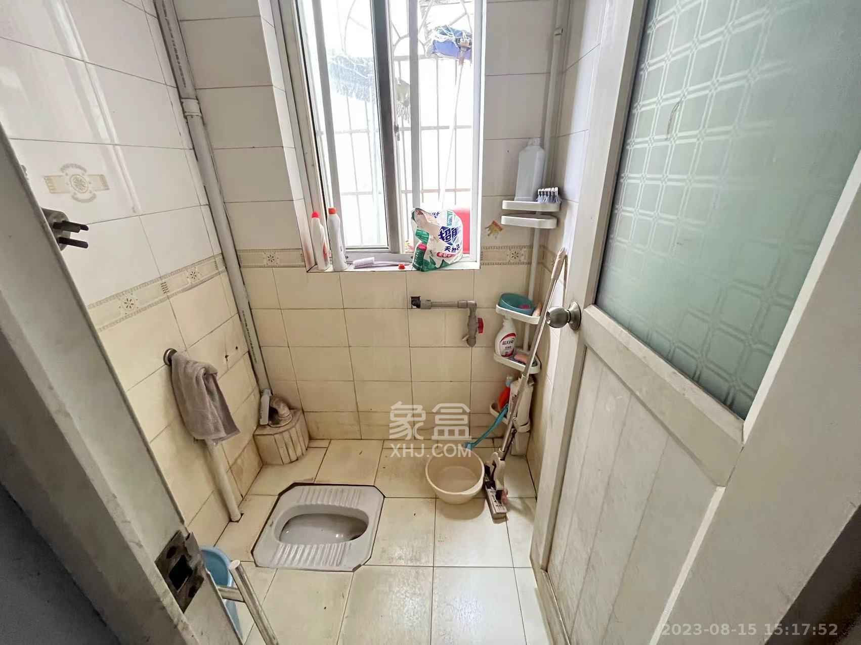 新桥小区  3室2厅2卫   1700.00元/月室内图