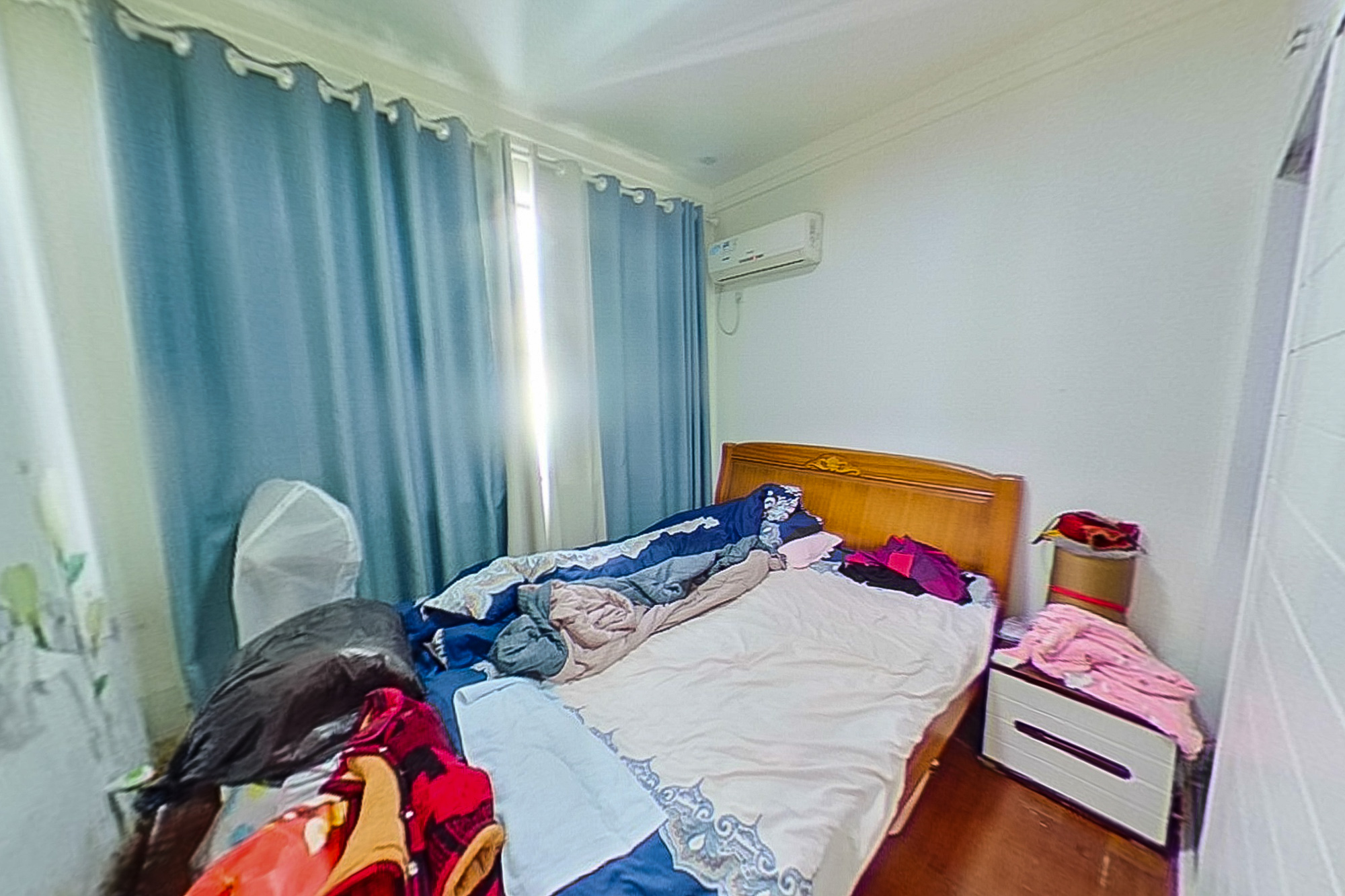 阳光100三期  2室2厅1卫    95.0万卧室