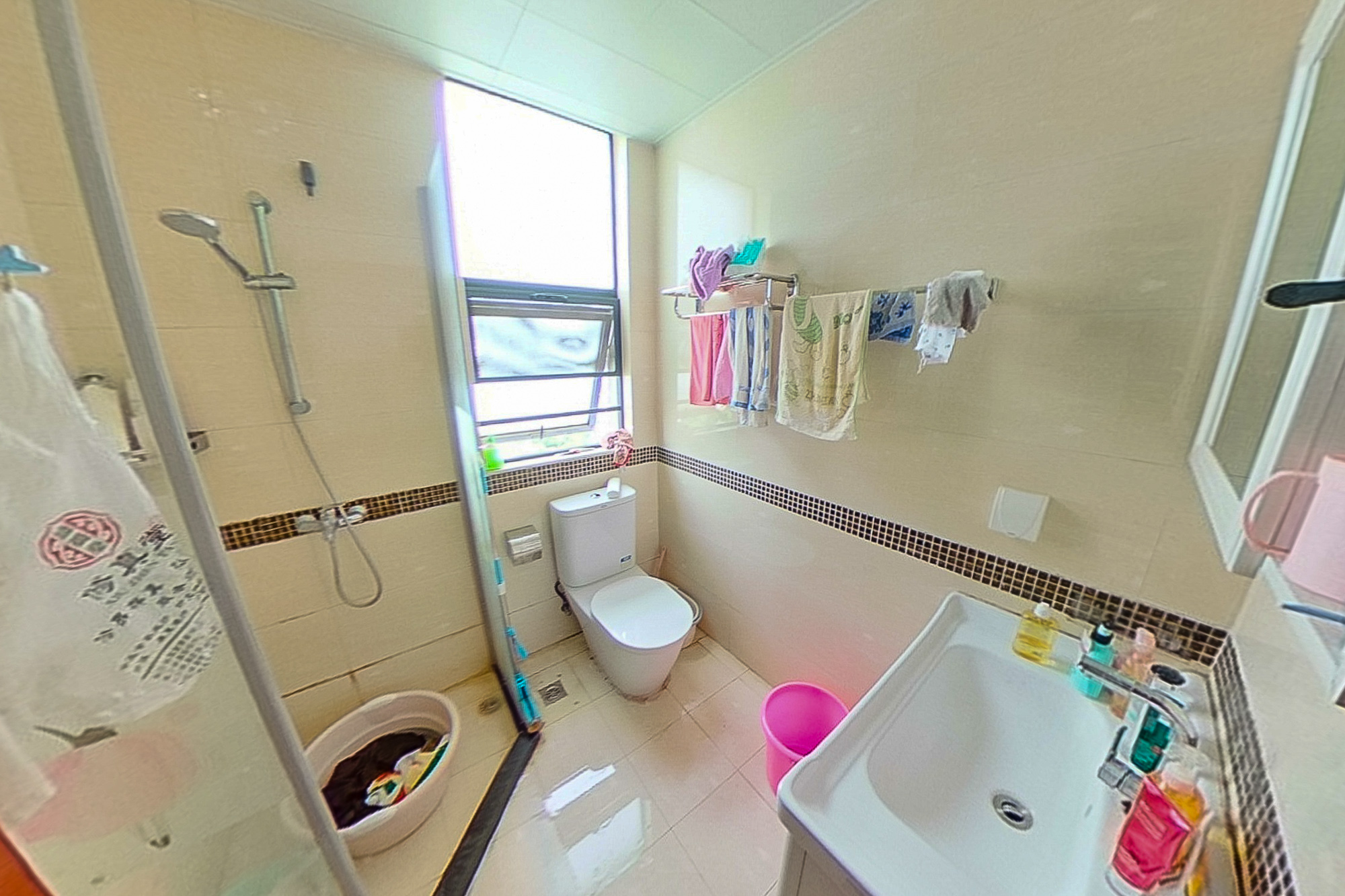 阳光100三期  2室2厅1卫    95.0万卫生间