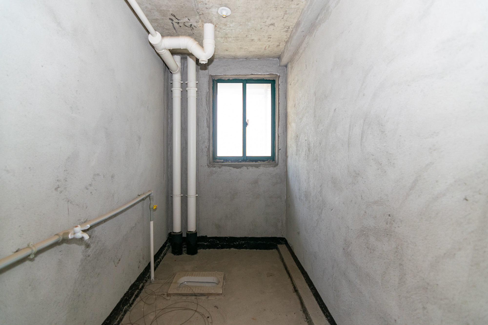 红建滨水铭城  4室2厅1卫    69.0万 红建滨水铭城  4室2厅1卫    69.0万卫生间