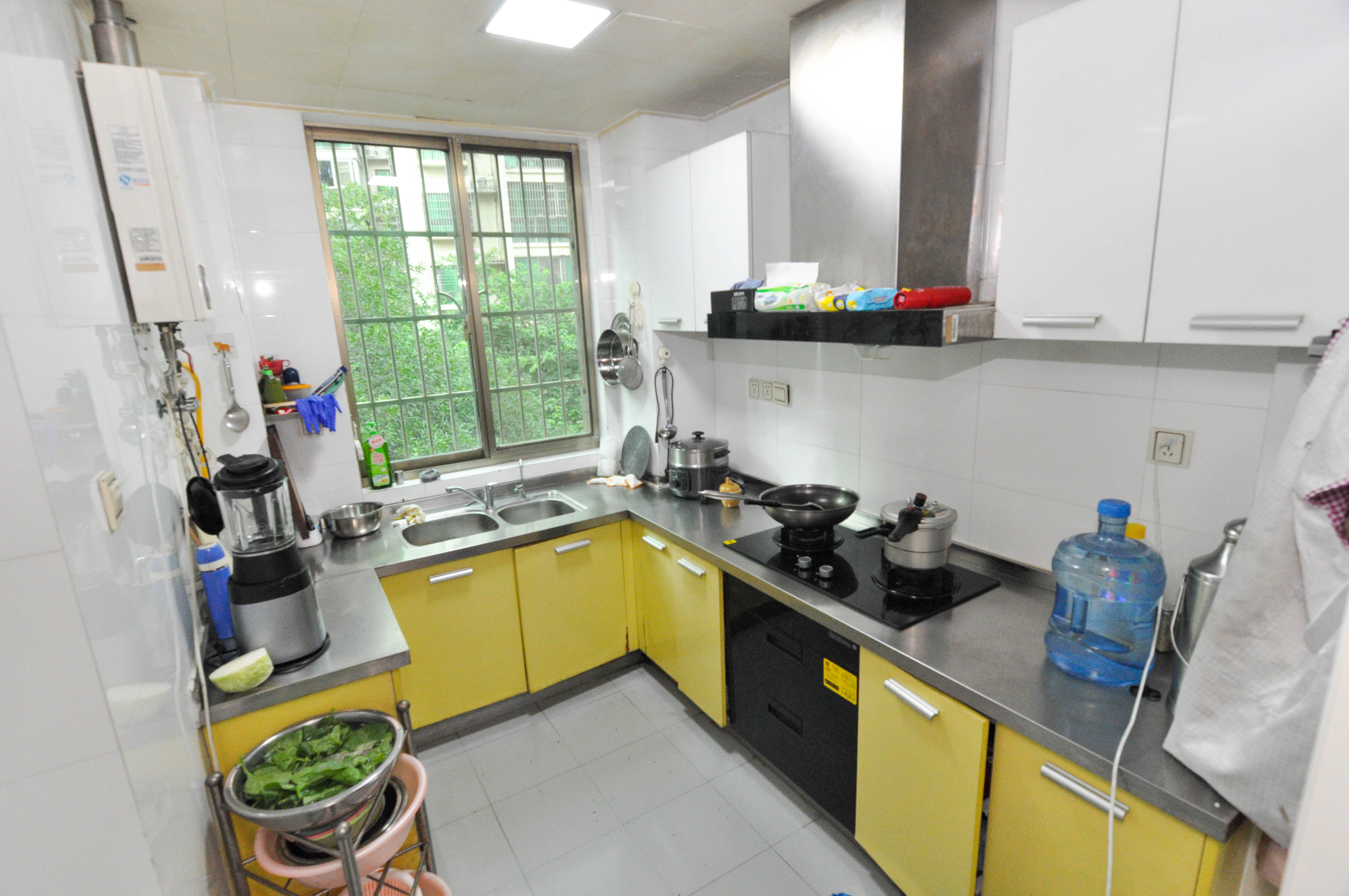 麓谷加州阳光  4室2厅2卫    120.0万 麓谷加州阳光  4室2厅2卫    120.0万厨房