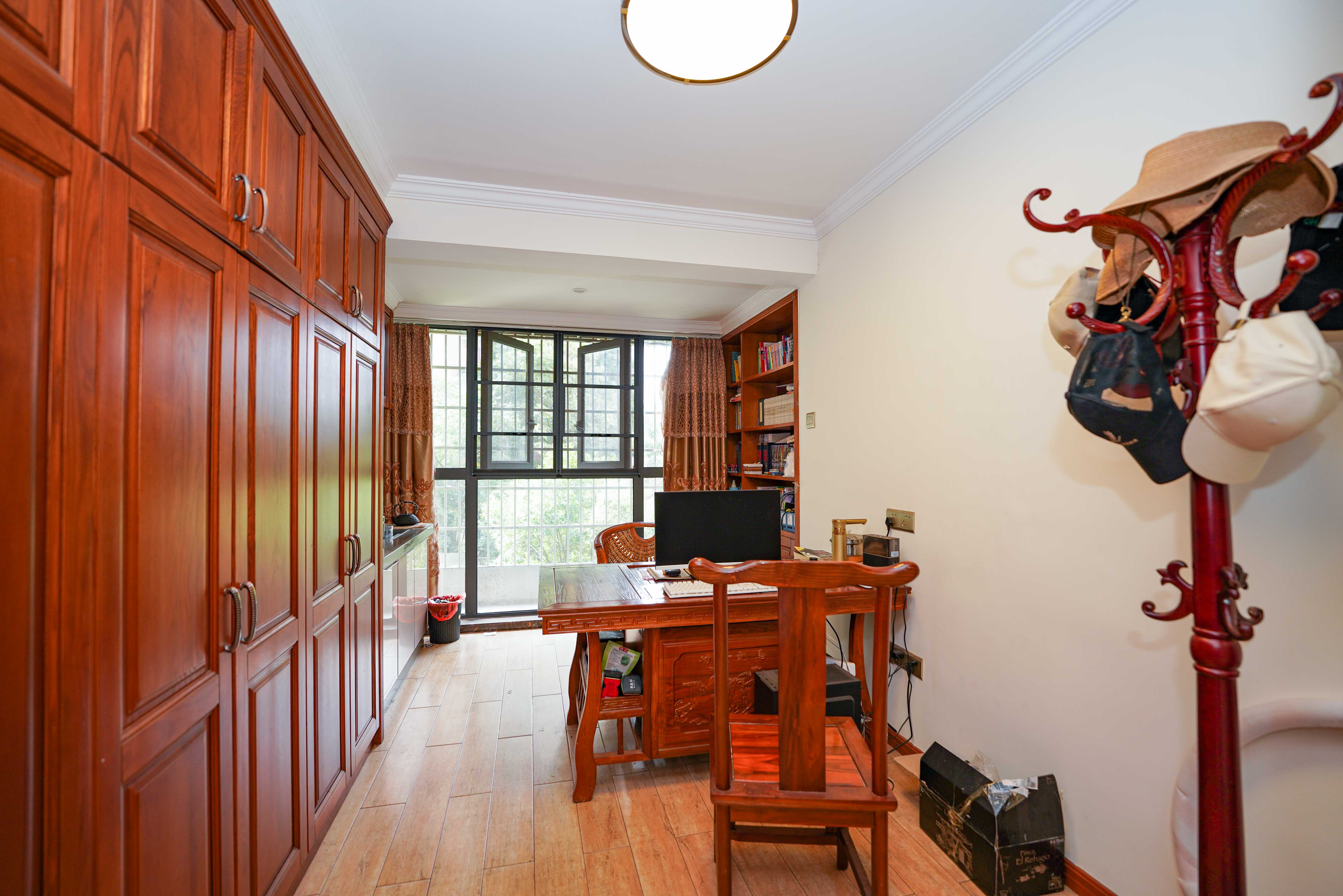 嘉华城(一期) 5室2厅2卫 208.00万 嘉华城(一期) 5室2厅2卫 208.00万卧室