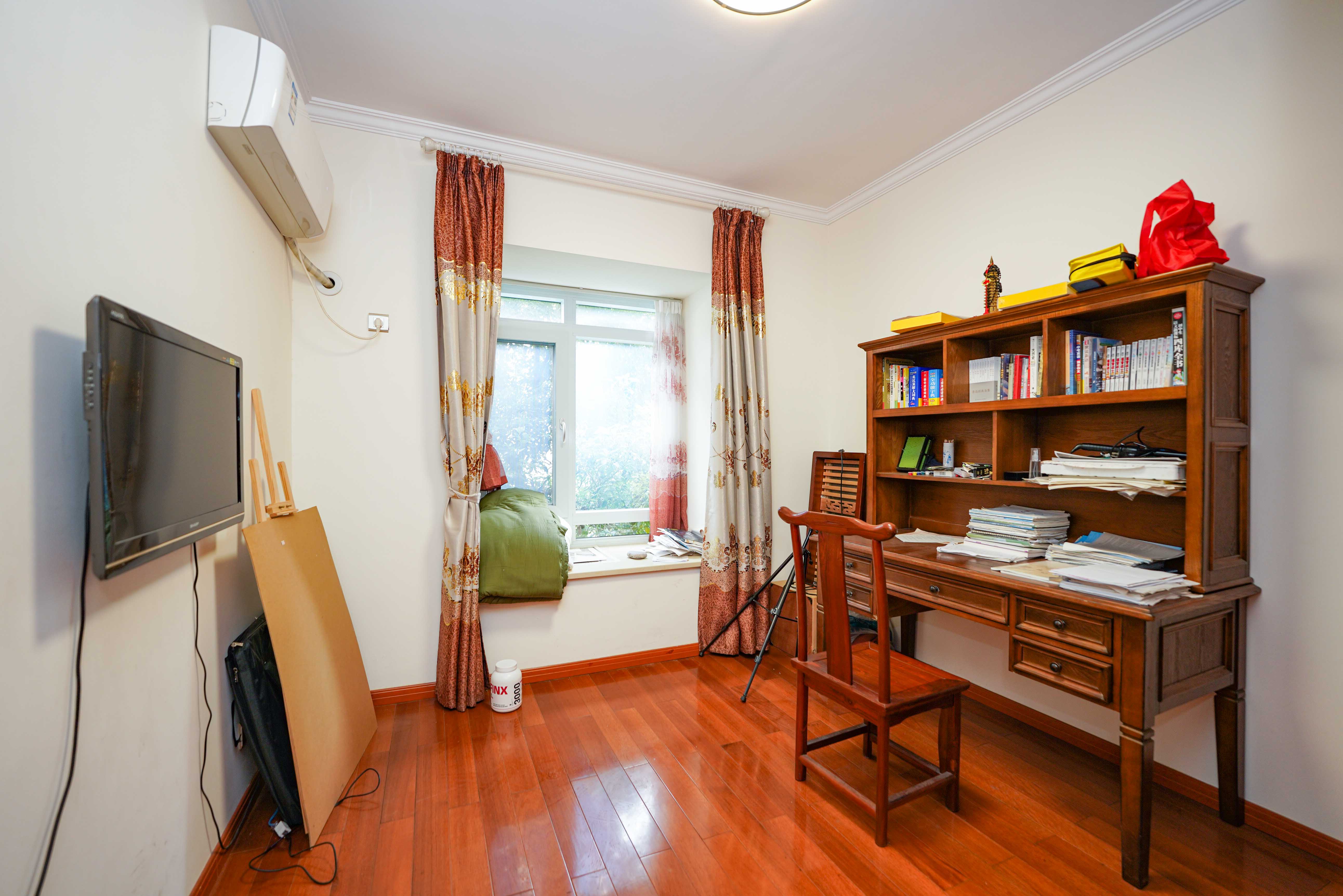 嘉华城(一期) 5室2厅2卫 208.00万 嘉华城(一期) 5室2厅2卫 208.00万卧室